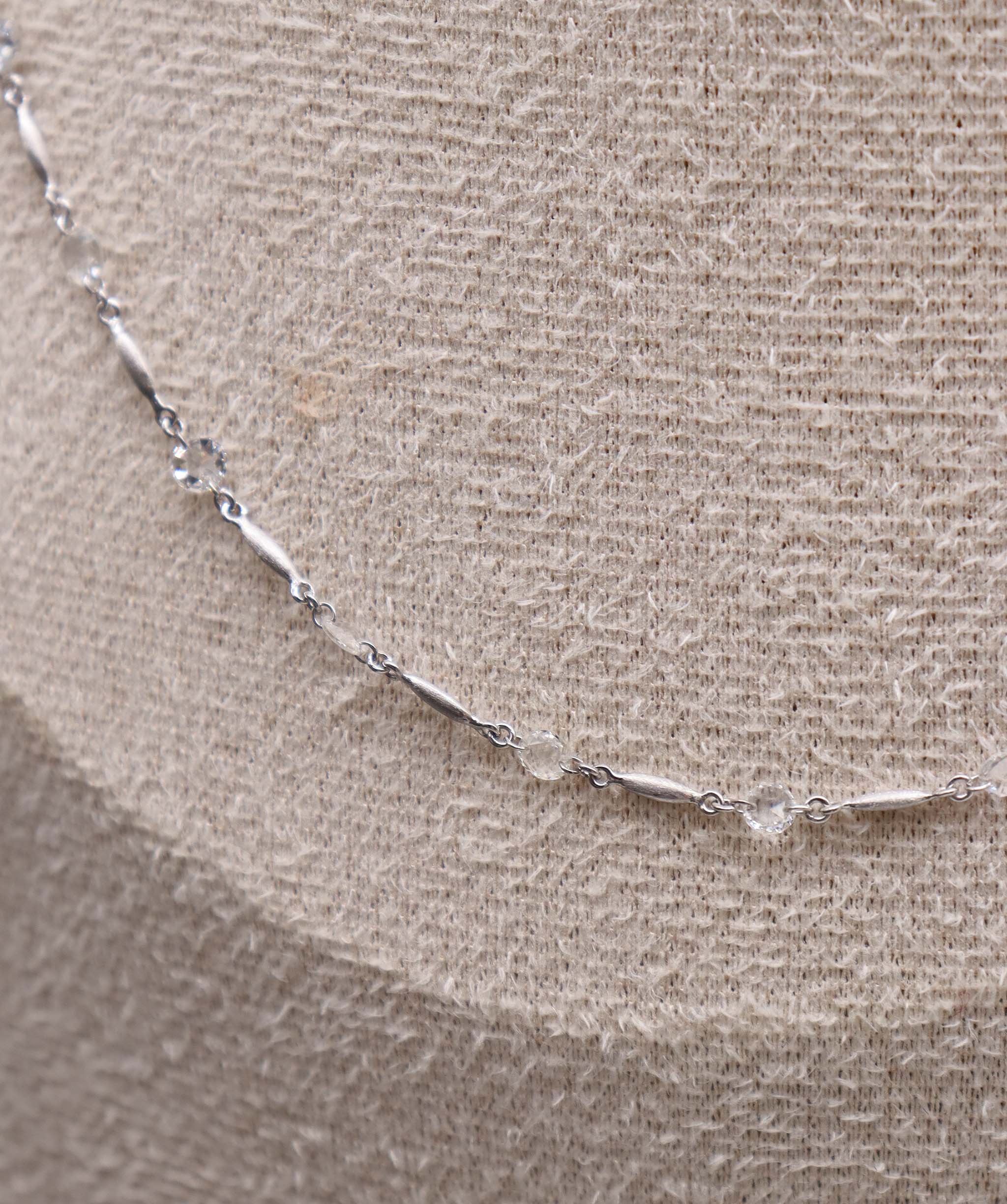 LUXURY PROMISE WHITE ROSECUT NECKLACE TW: 2.05ct GOLD : 3.56g C11941