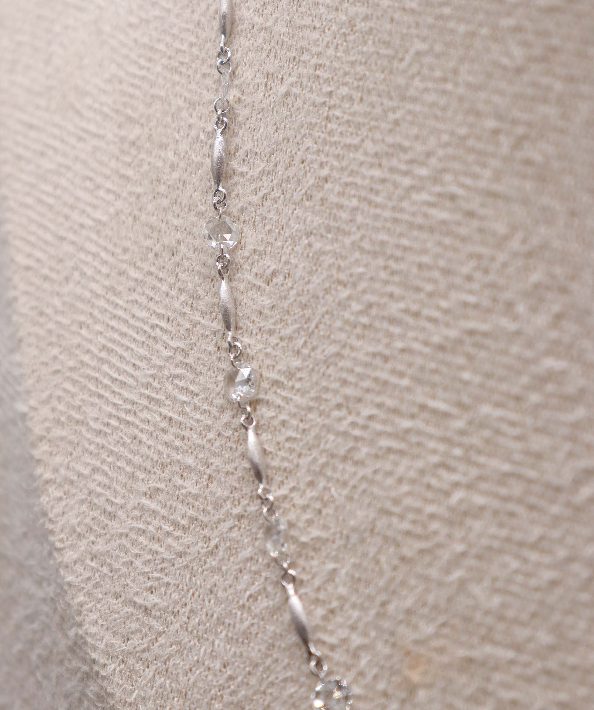 LUXURY PROMISE WHITE ROSECUT NECKLACE TW: 2.05ct GOLD : 3.56g C11941