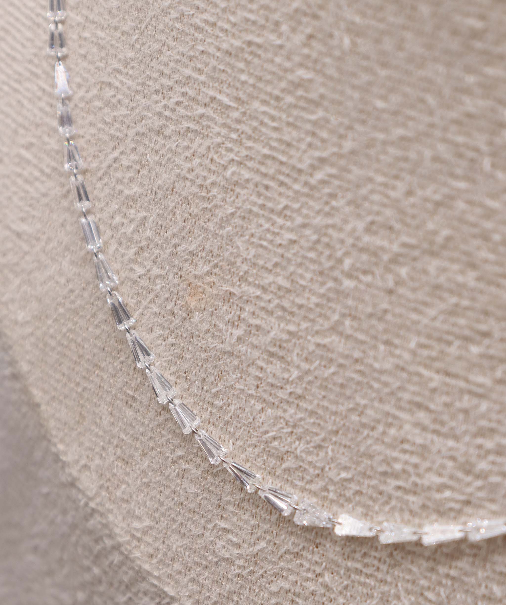 LUXURY PROMISE WHITE TAPPER BAGGUETTE NECKLACE TW:2.48CT GOLD:1.84G C8513