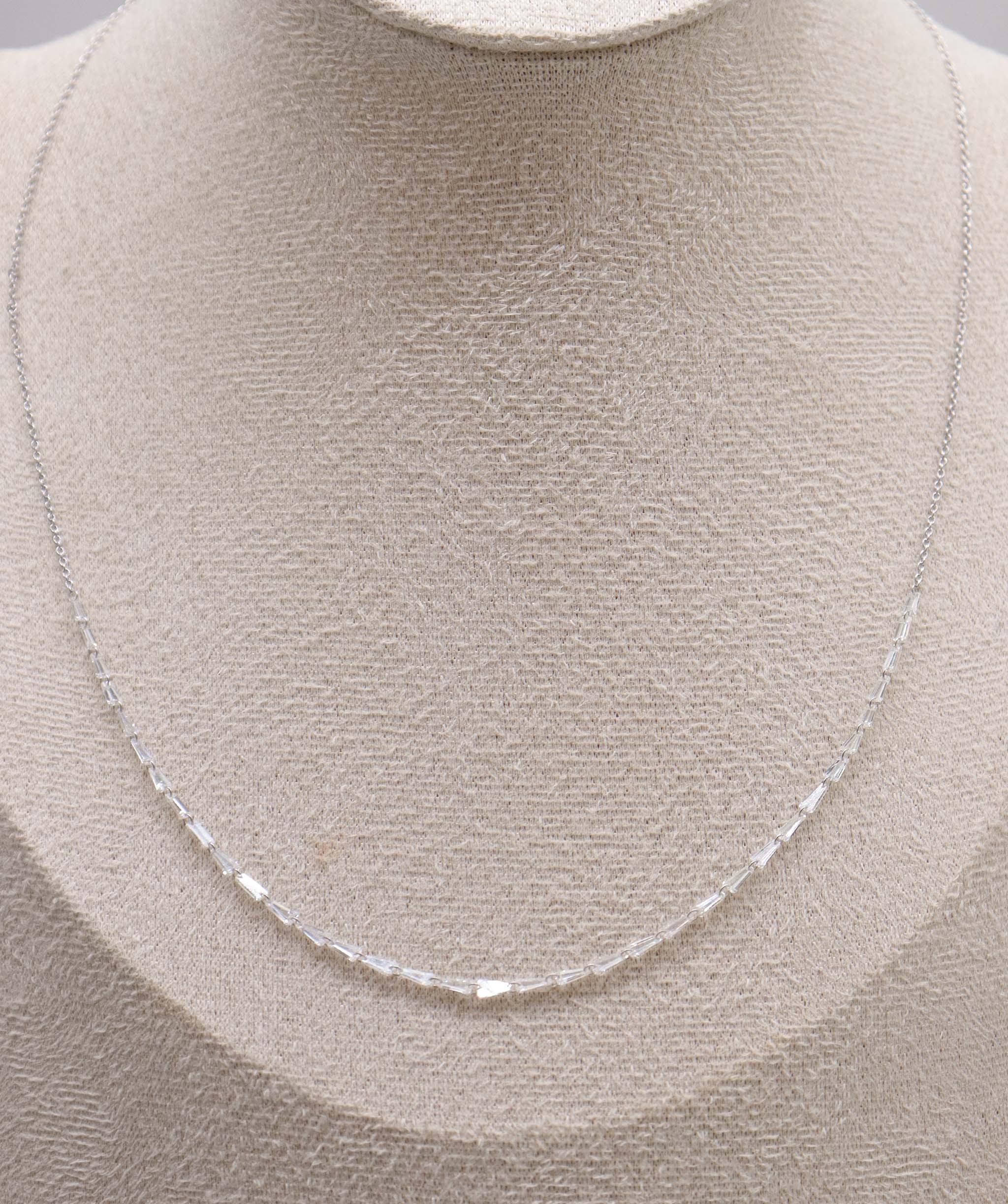 LUXURY PROMISE WHITE TAPPER BAGGUETTE NECKLACE TW:2.48CT GOLD:1.84G C8513