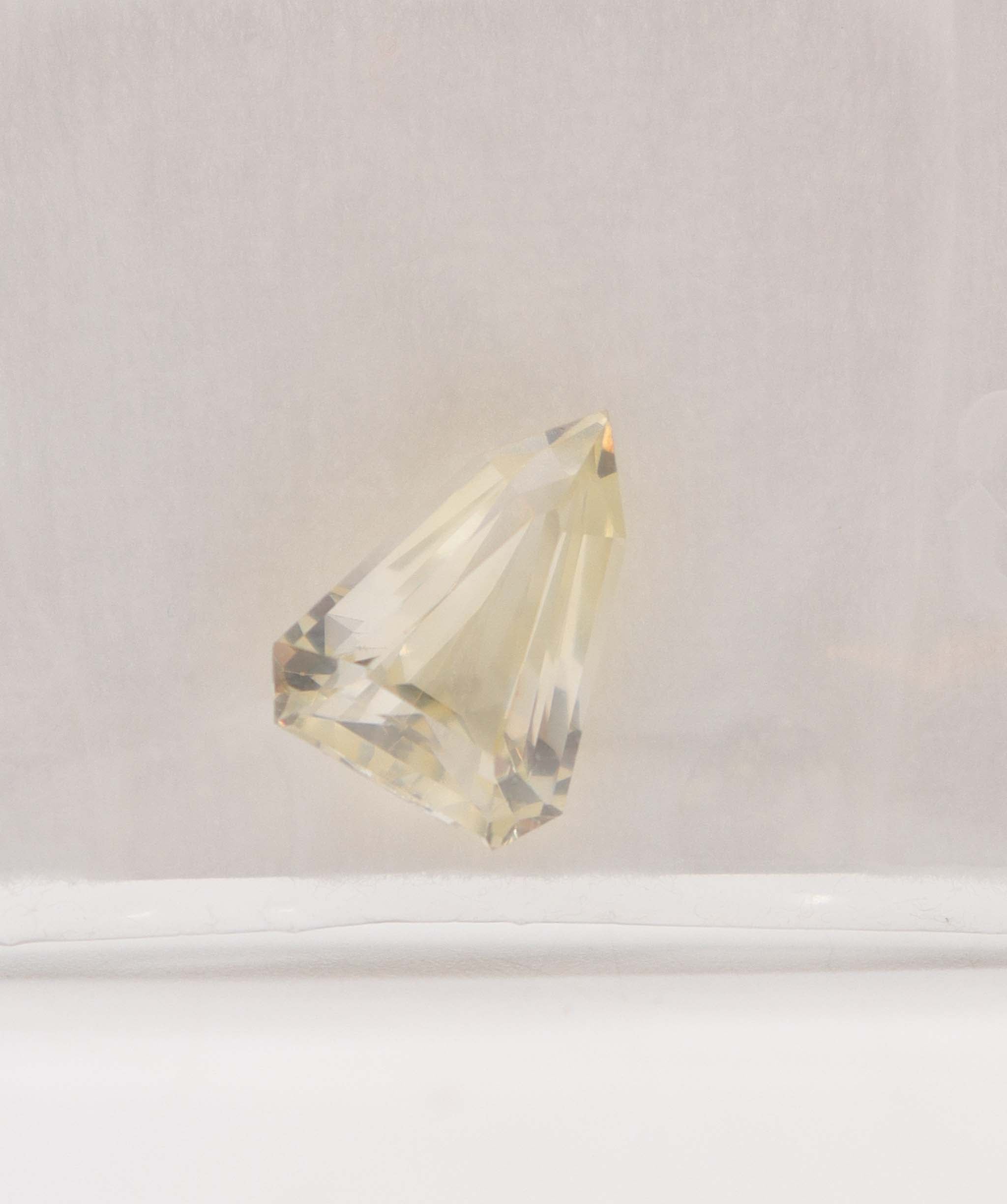 Luxury Promise Yellow Sapphire Natural Unheated (Yellow Diamond Blend) 4.29ct MS8957