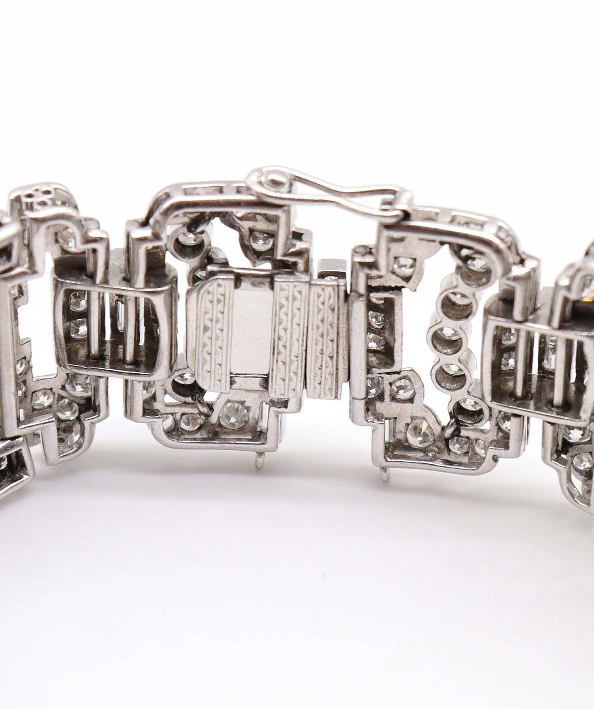 Luxury Promise An Art Deco Diamond Bracelet WA19282