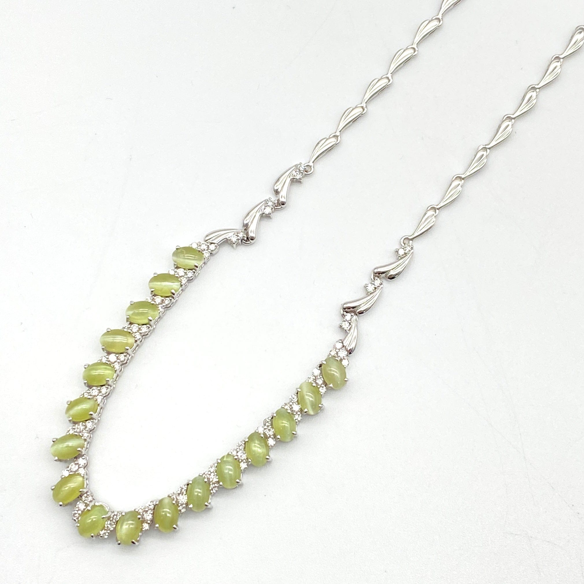 LUXURY PROMISE K18WG Chrysoberyl Cat's Eye Necklace CCA12.56 D1.10 23.6 GRJ 51083