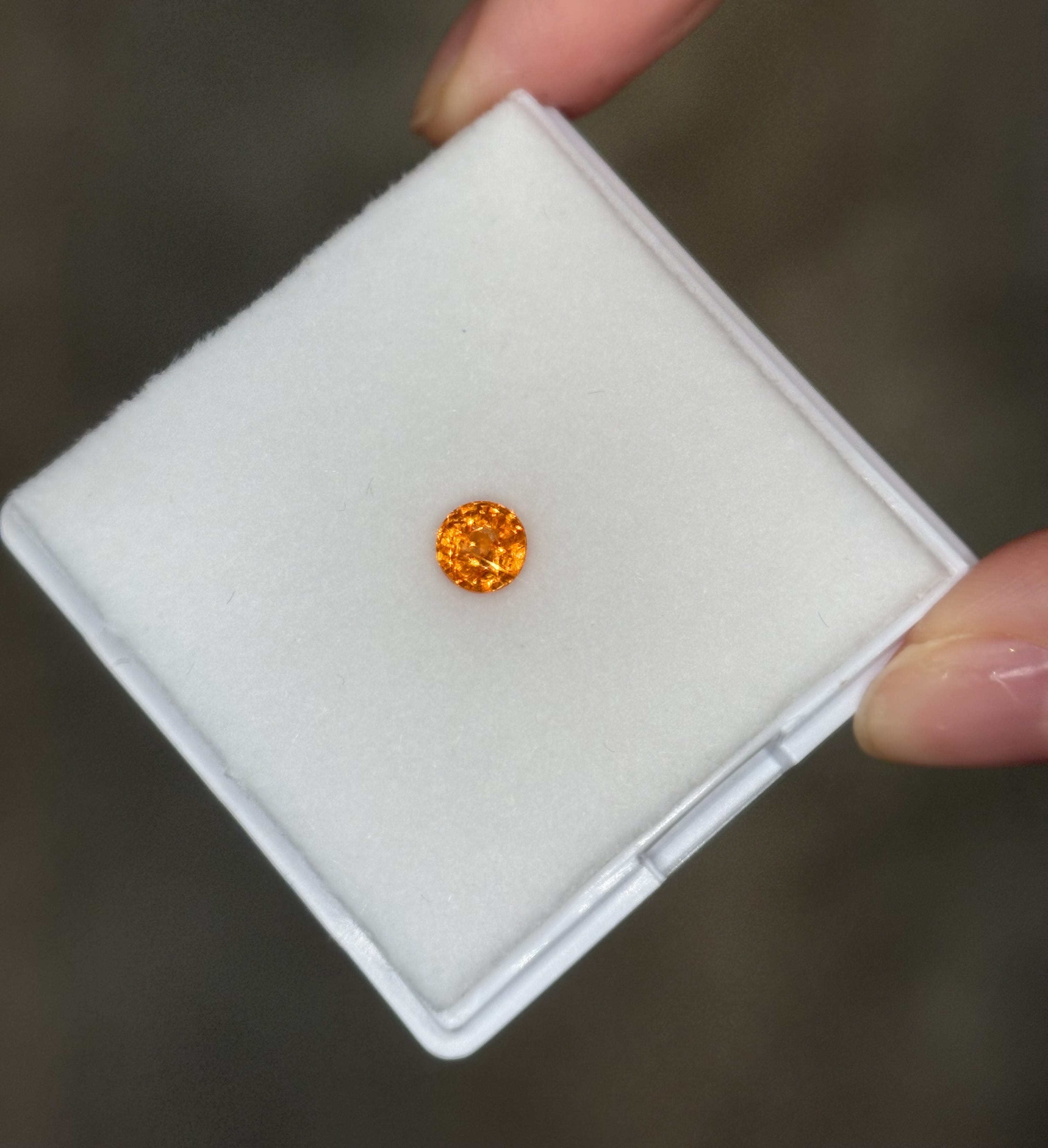 Luxury Promise 0.95ct Fanta Spessartine Round DXBCS5778