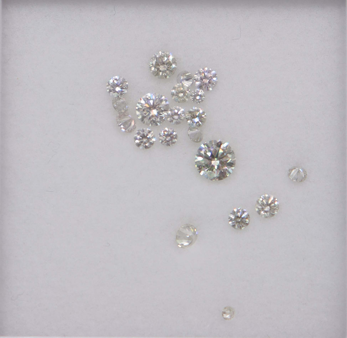 Luxury Promise 1.01ct LIGHT GREY DIAMOND MELEE graduated (20pcs) DXBN0770