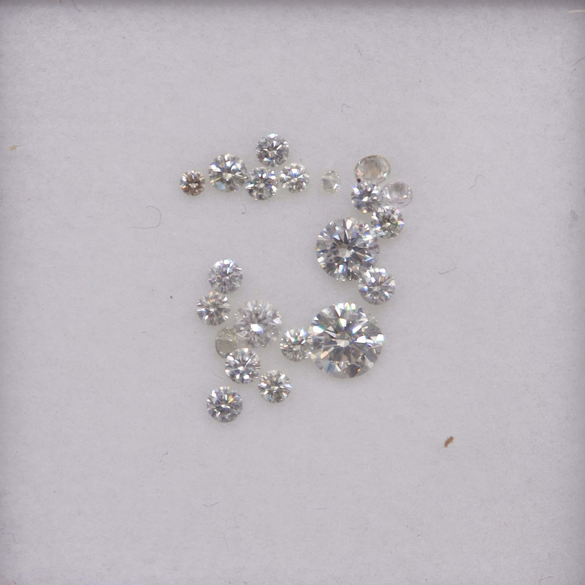 Luxury Promise 1.04 ct LIGHT GREY DIAMOND MELEE graduated (21pcs) DXBN0755