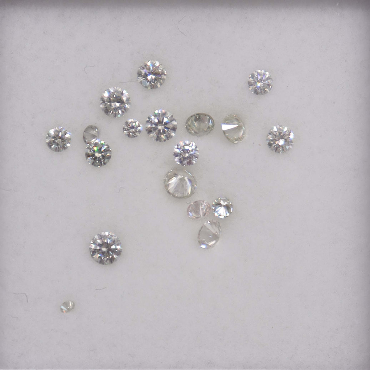 Luxury Promise 1.08ct LIGHT GREY DIAMOND MELEE graduated (18pcs) DXBN0760