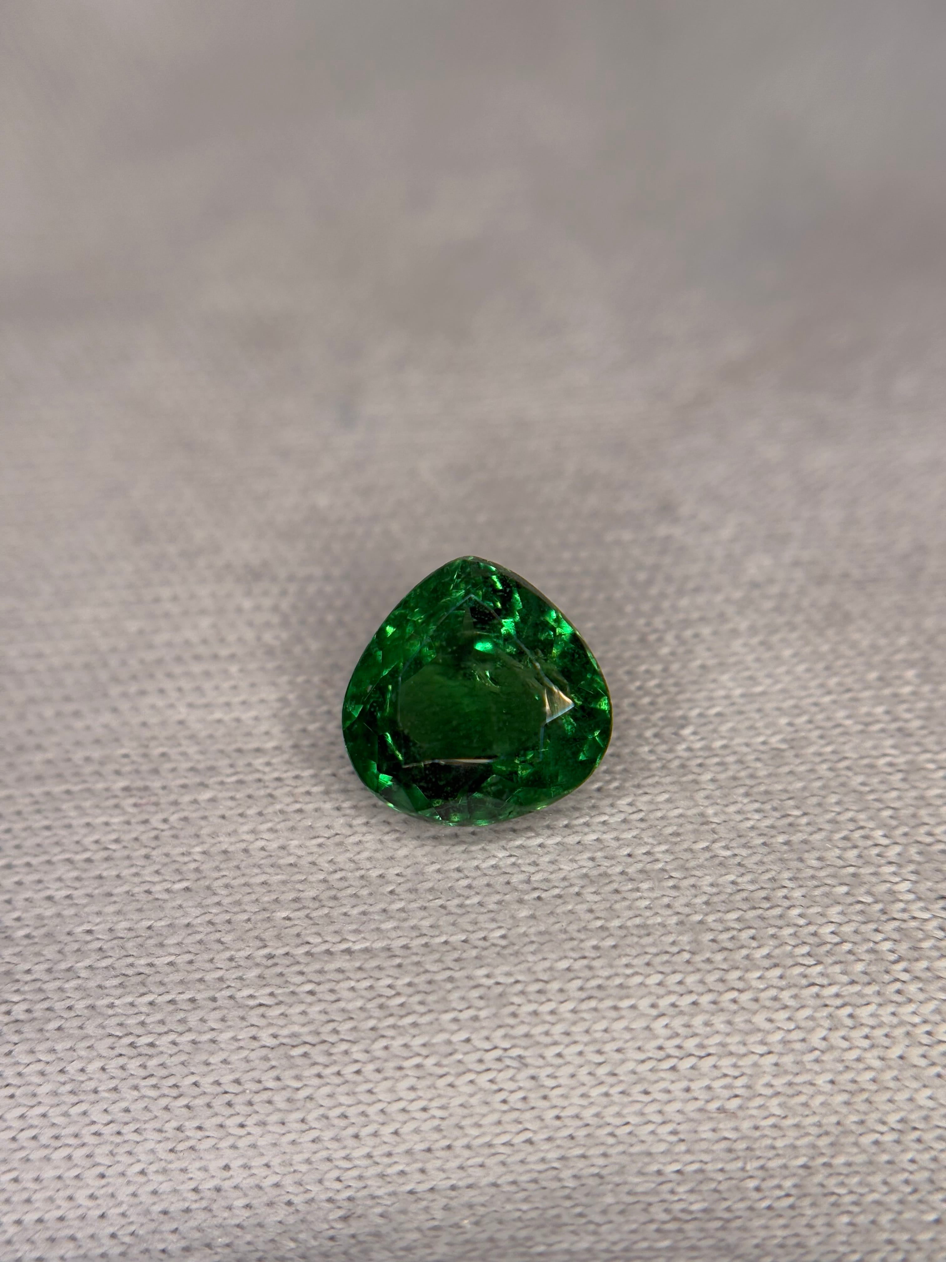 Luxury Promise 1.25ct Tsavorite THAIC0604