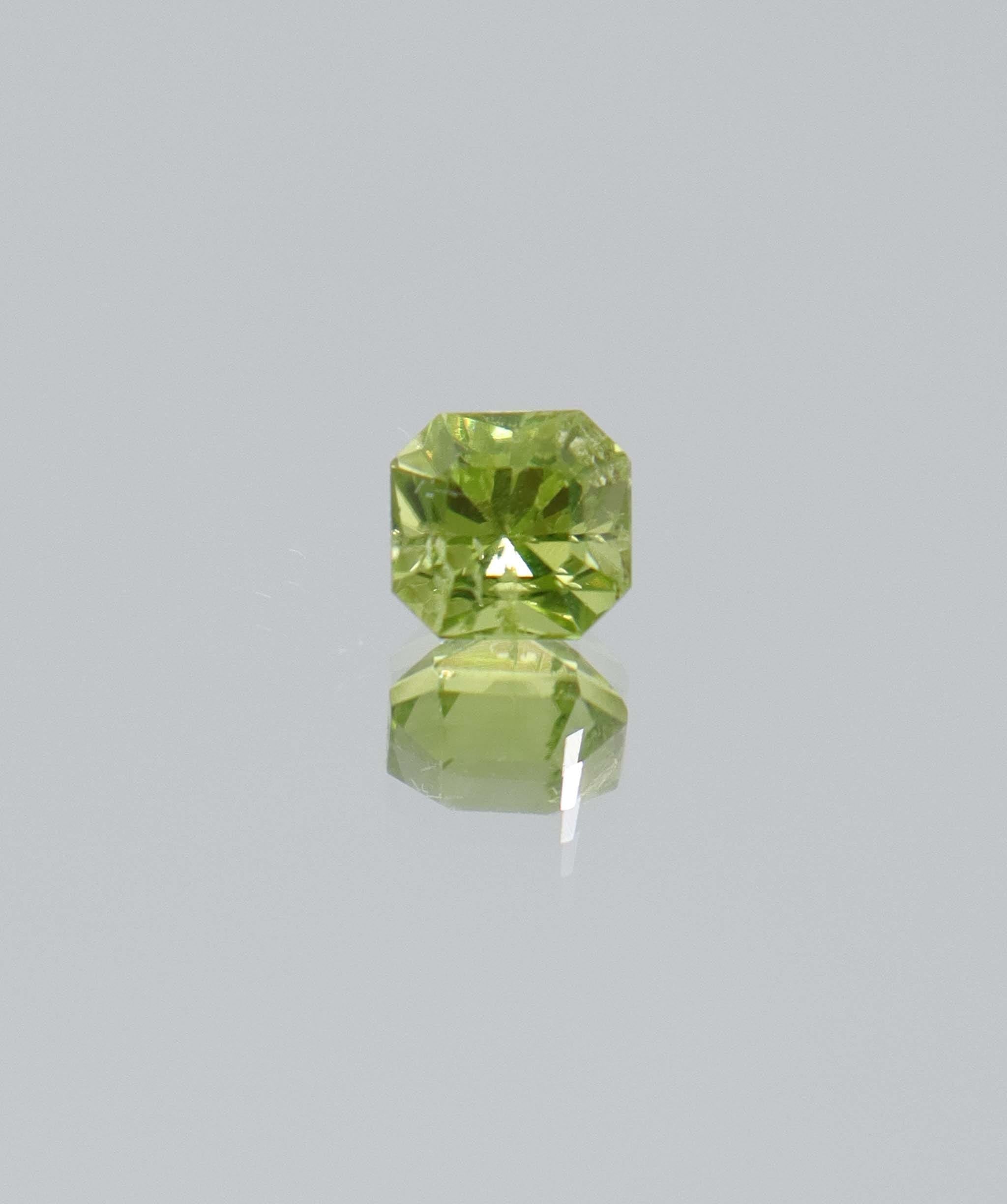 Luxury Promise 1.33ct Peridot Asscher cut DXBCD2111