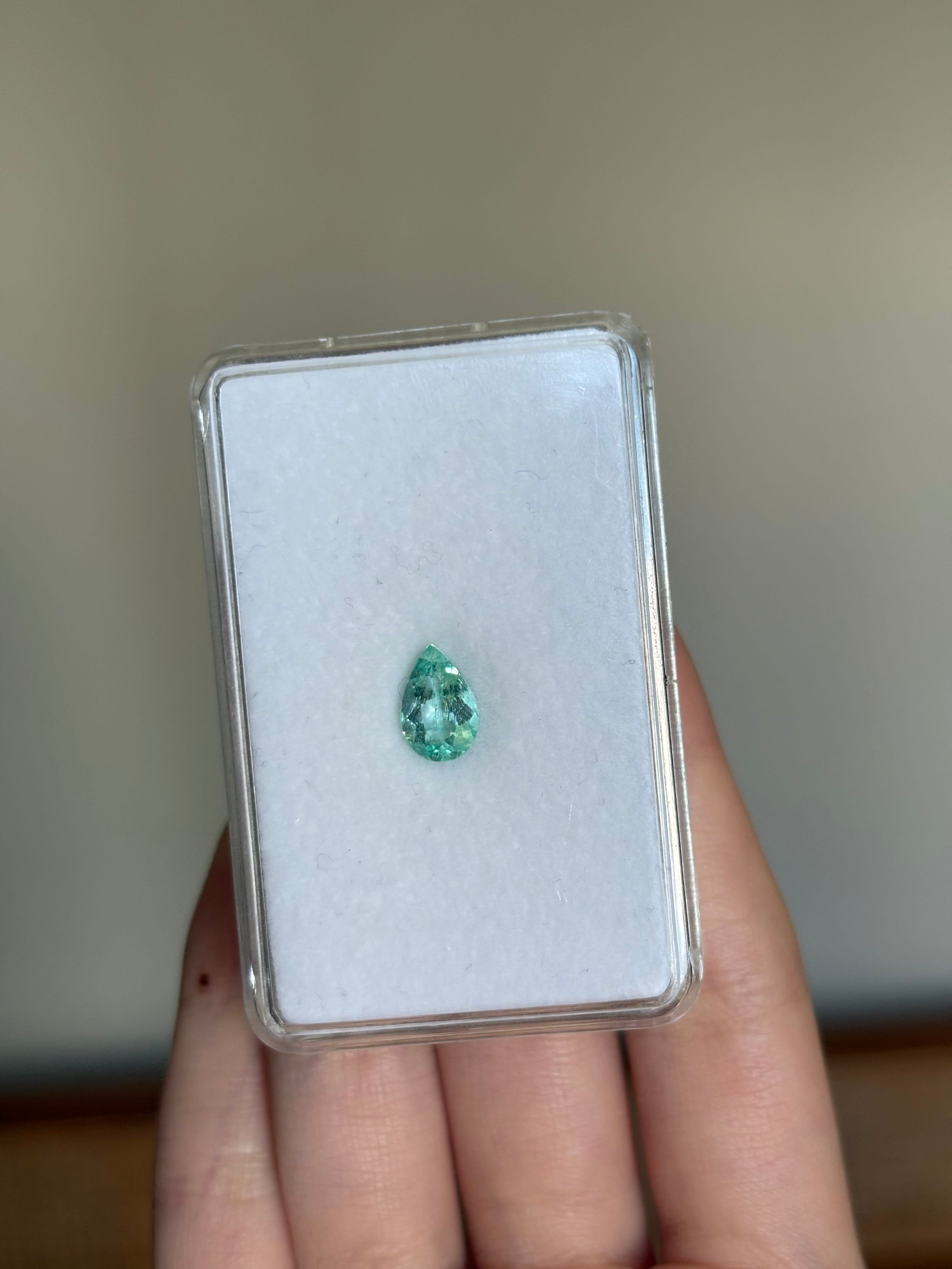 Luxury Promise 1.36ct Vanadium Beryl* DXBCS4957