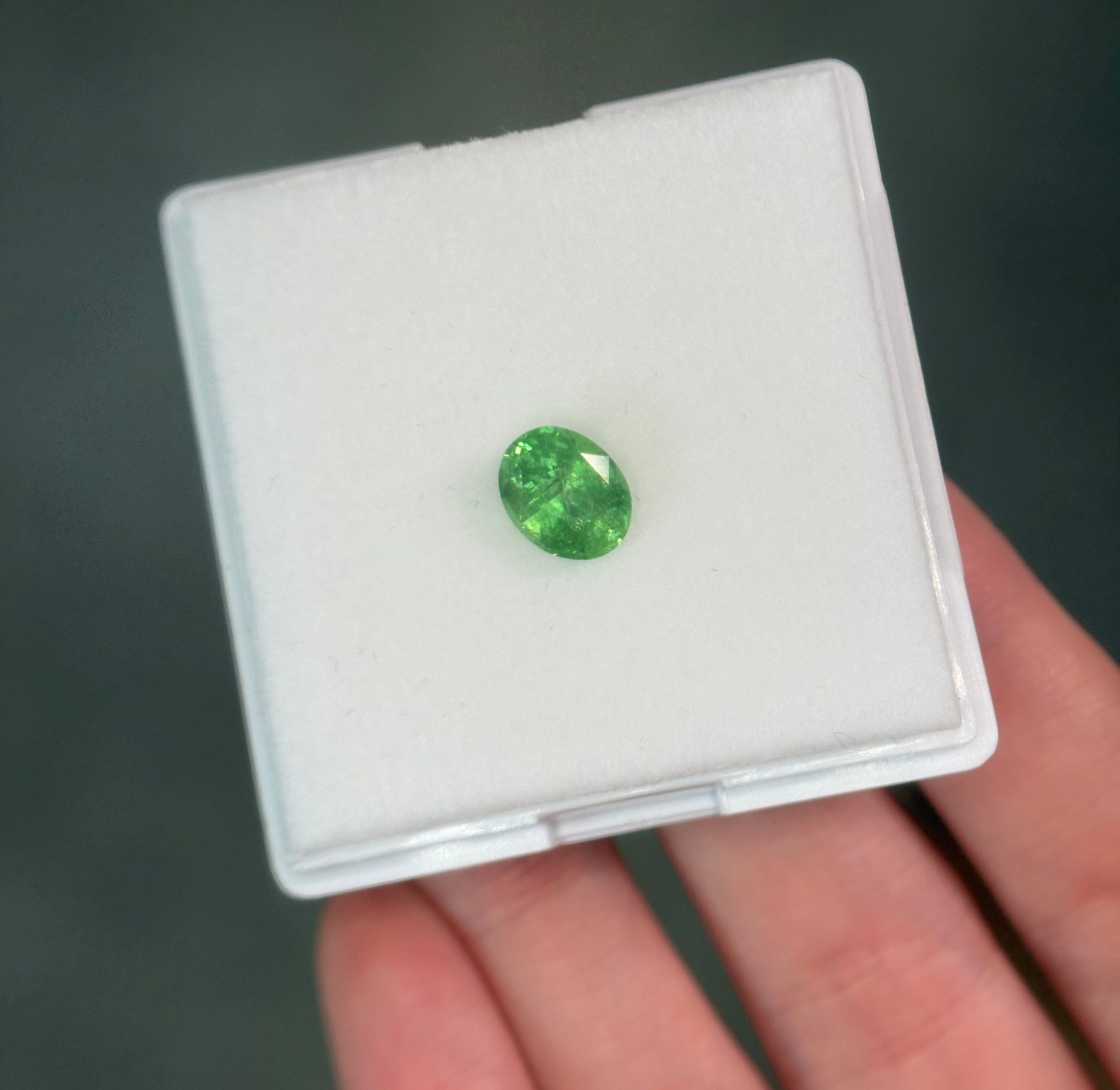Luxury Promise 1.83ct Tsavorite Oval  DXBCS5909