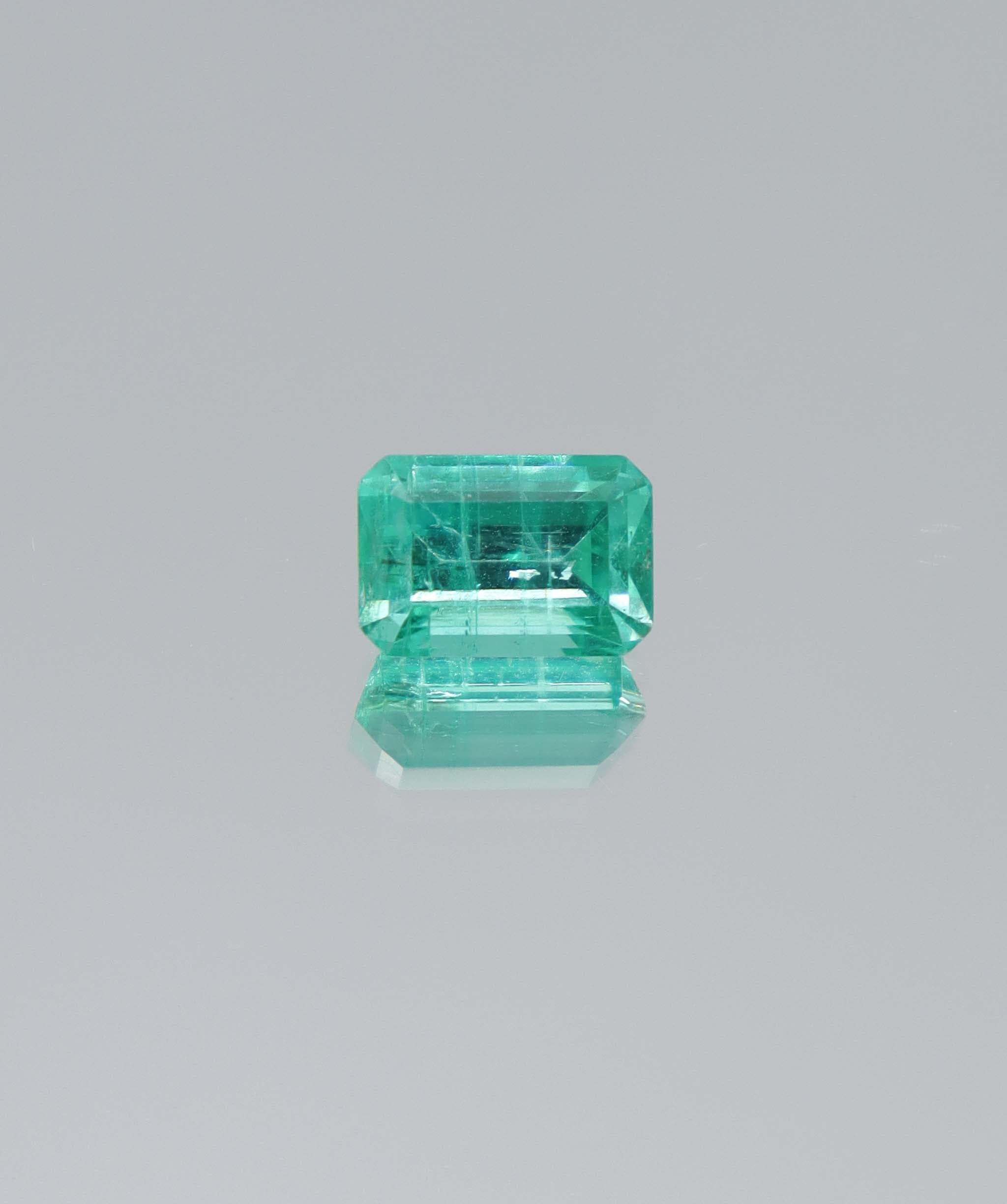 Luxury Promise 1.91ct Russian Emerald Insignificant/No oil with laboratory certification   DXBCS6032