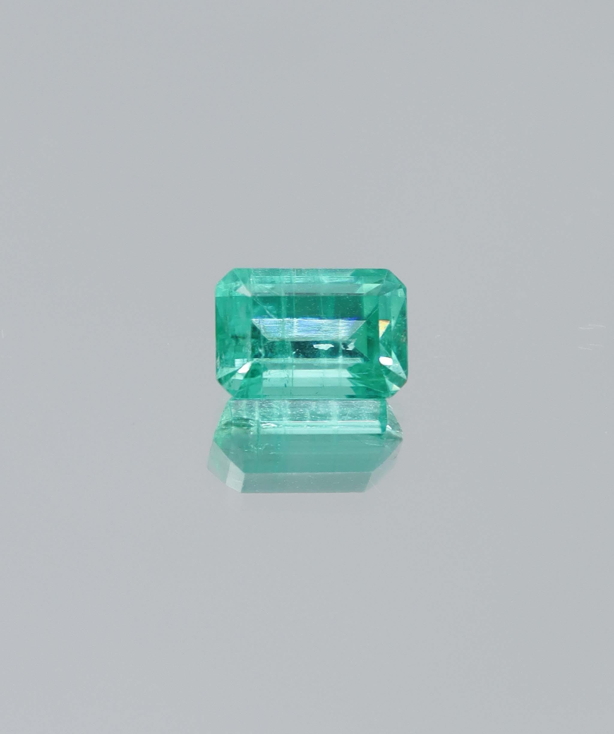 Luxury Promise 1.91ct Russian Emerald Insignificant/No oil with laboratory certification   DXBCS6032