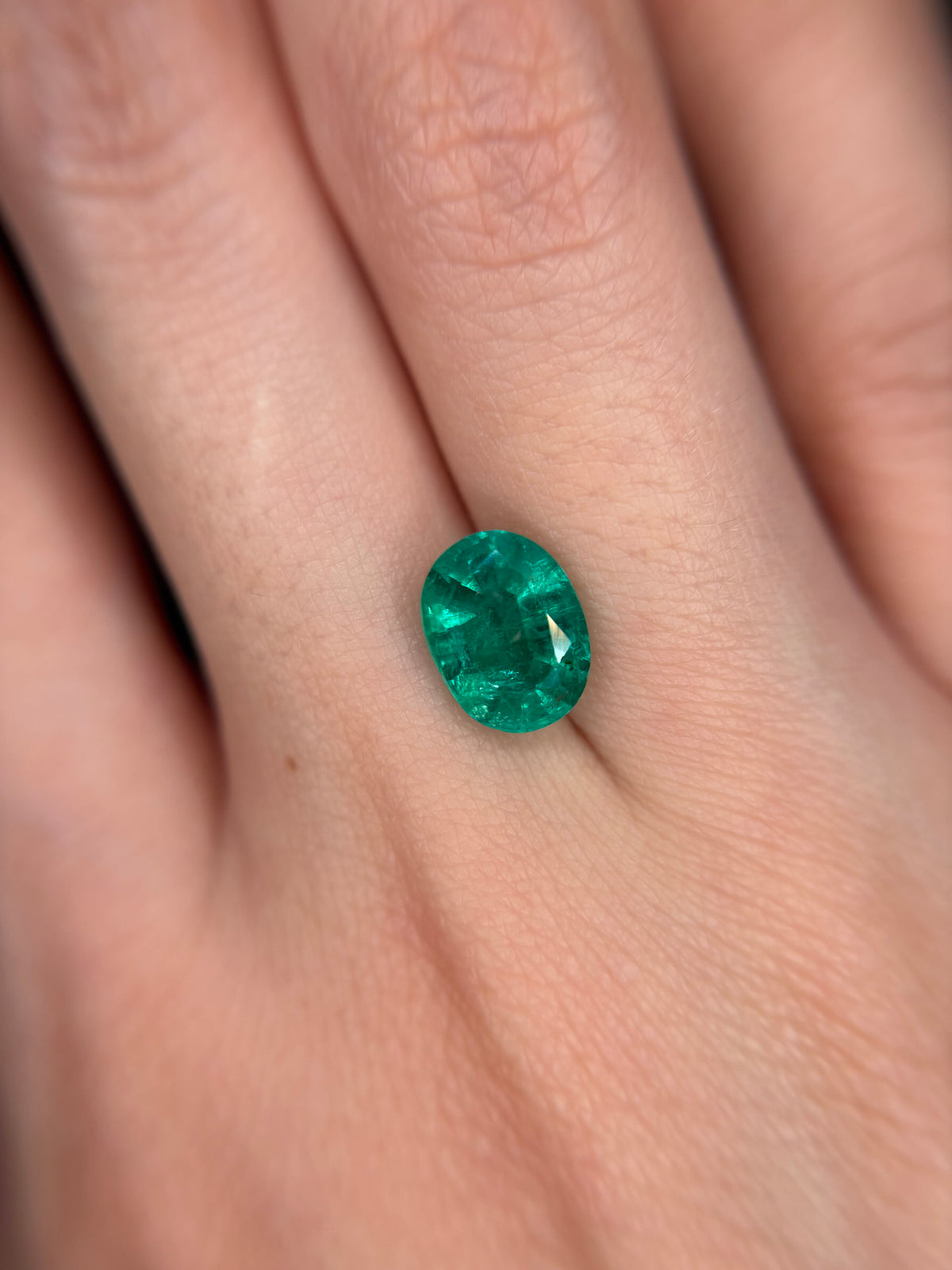 Luxury Promise 1.95ct Emerald Oval THAIC1483