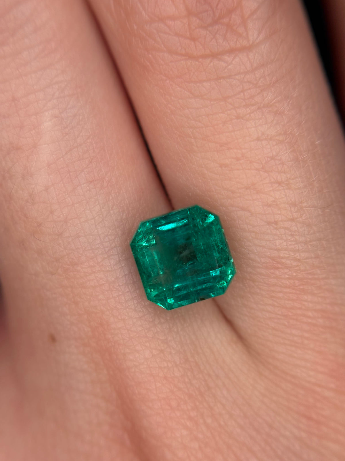 Luxury Promise 2.15ct Emerald THAIC1474