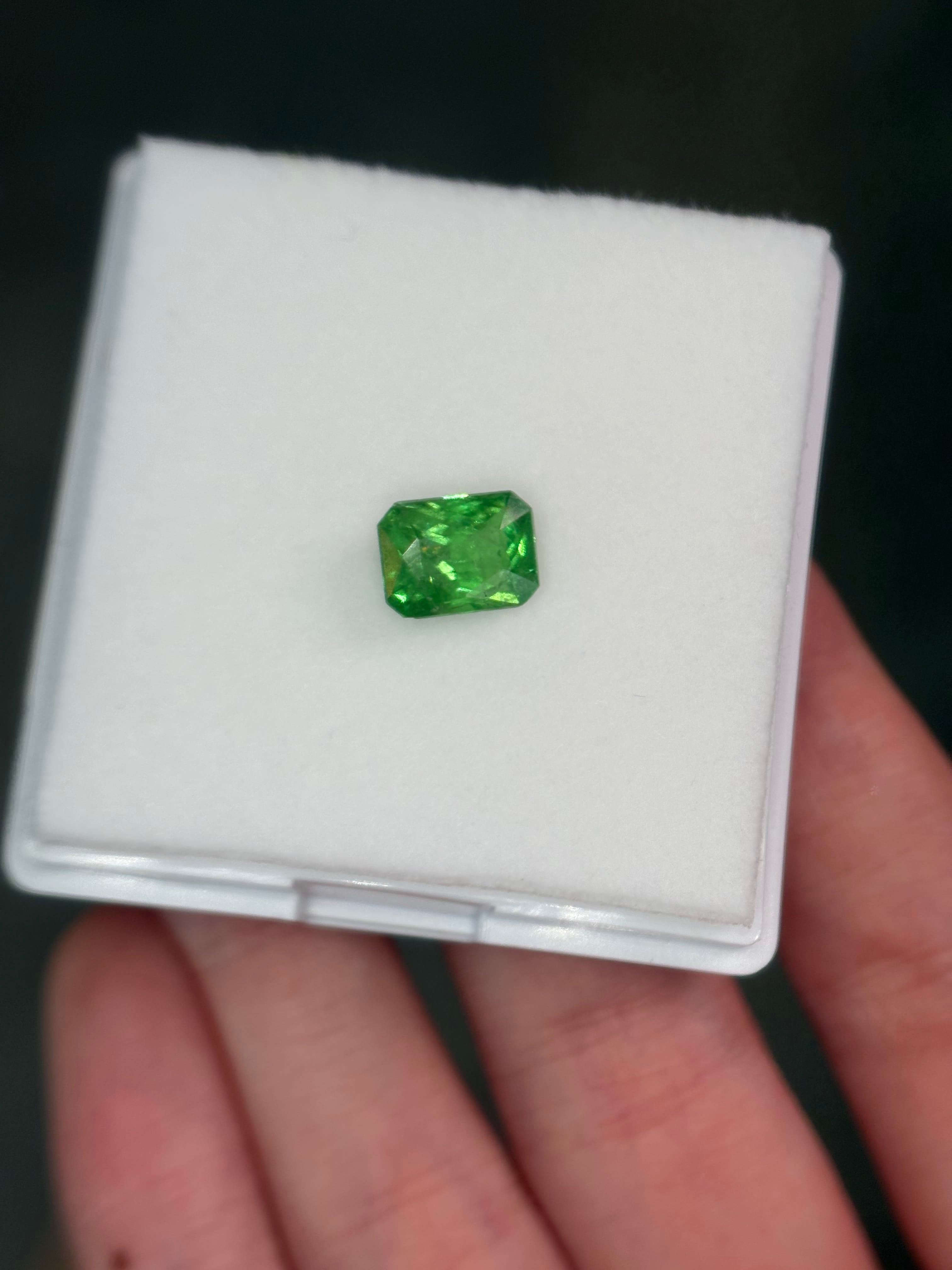 Luxury Promise 2.22ct Tsavorite Radiant DXBCS5944