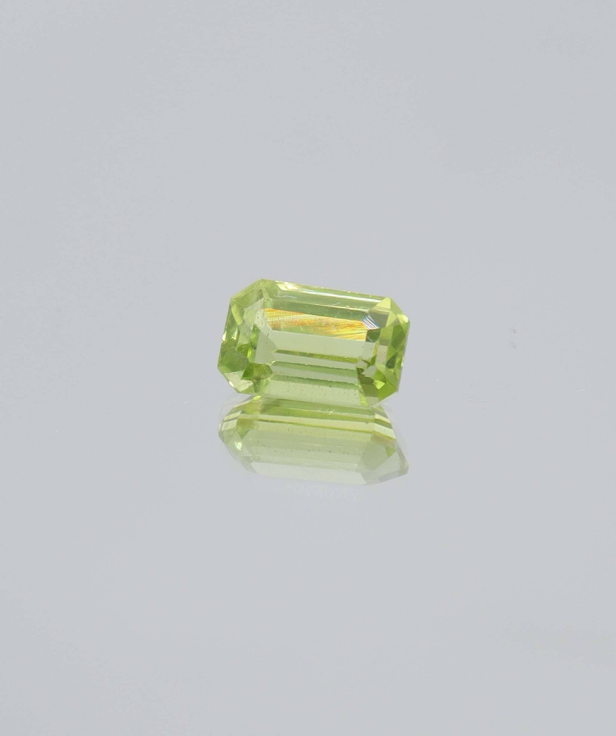 Luxury Promise 2.47ct Peridot Emerald DXBCS5814