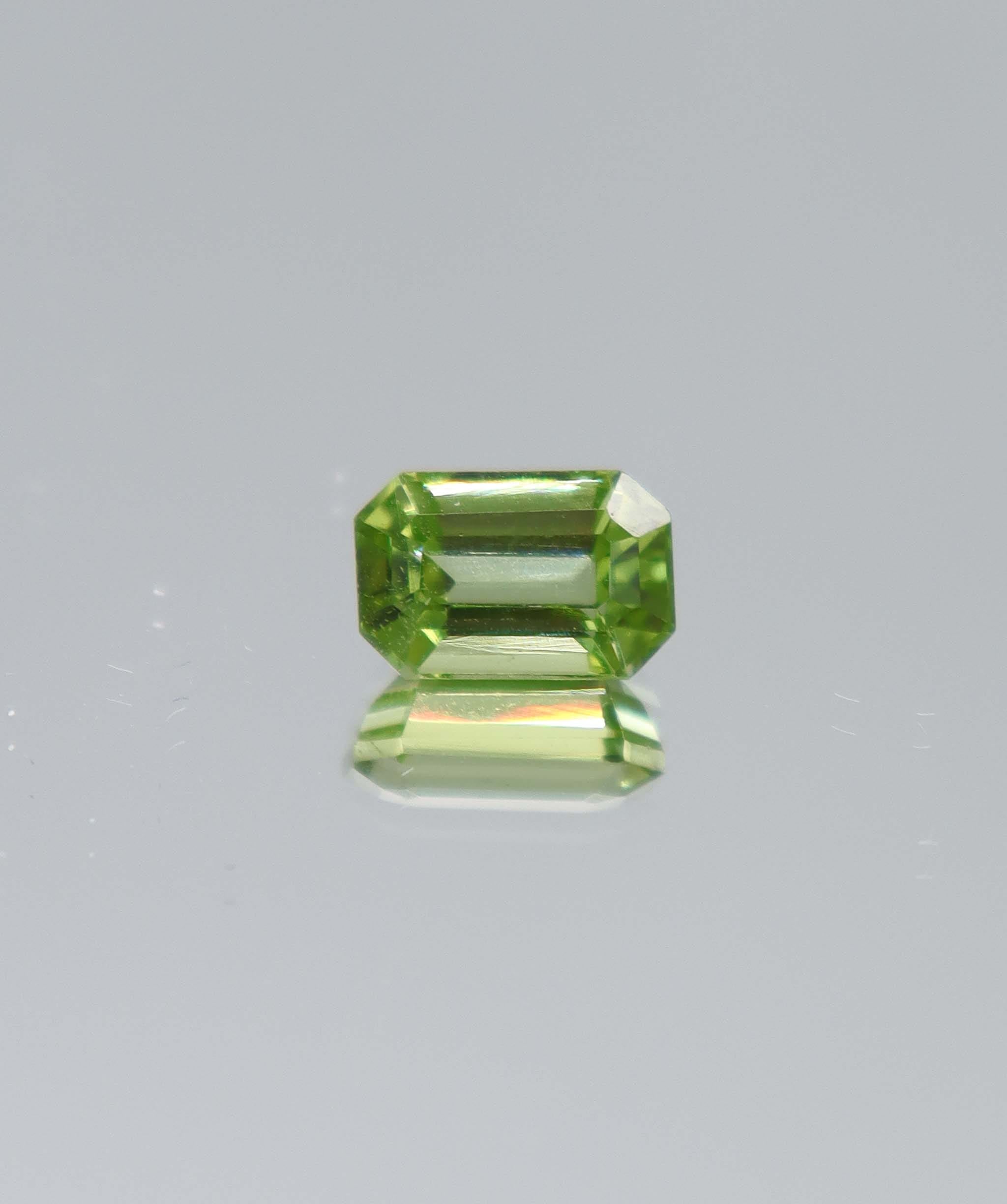 Luxury Promise 2.50ct Peridot Emerald DXBCS6002