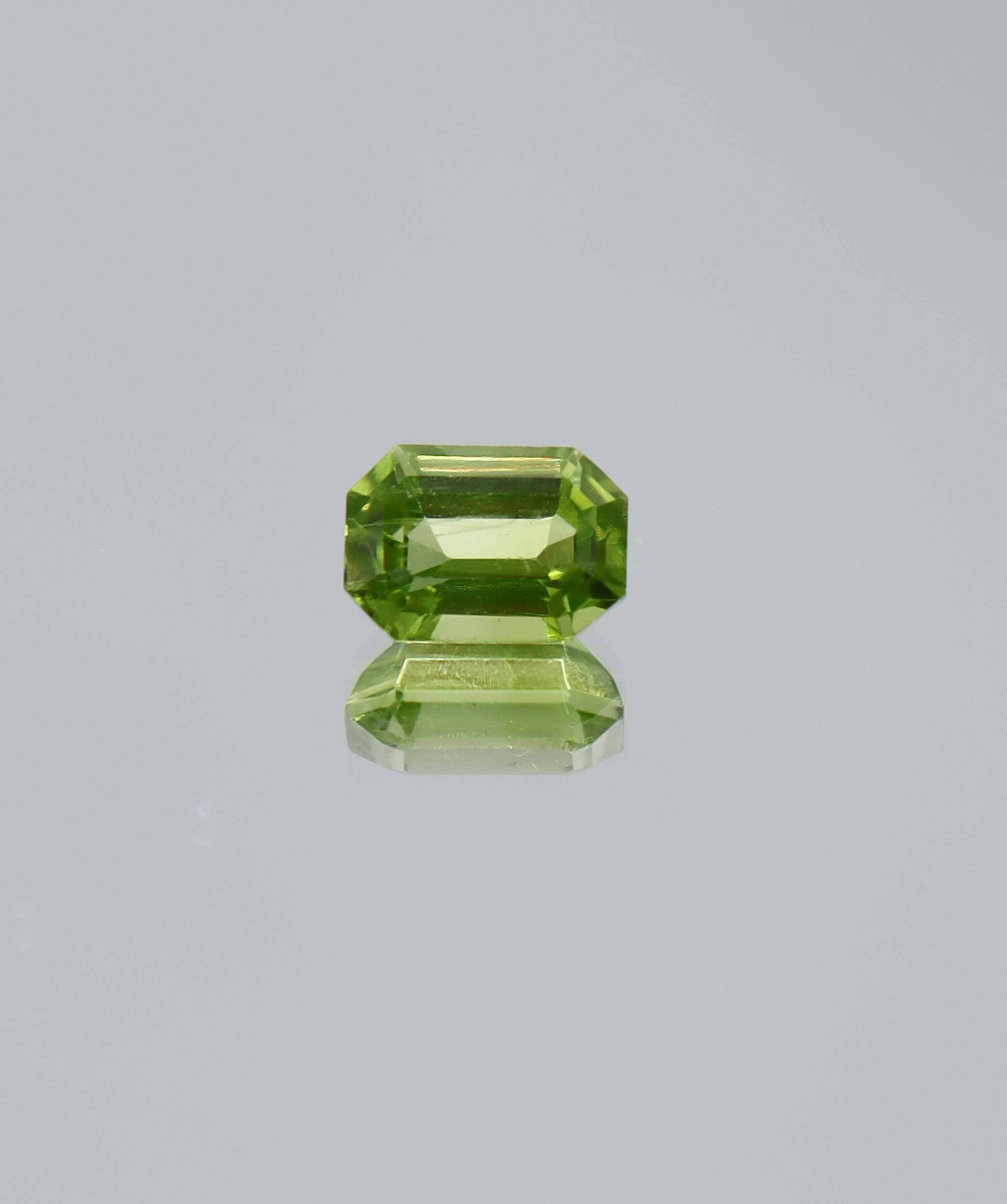 Luxury Promise 2.83ct Peridot Emerald DXBCS6001
