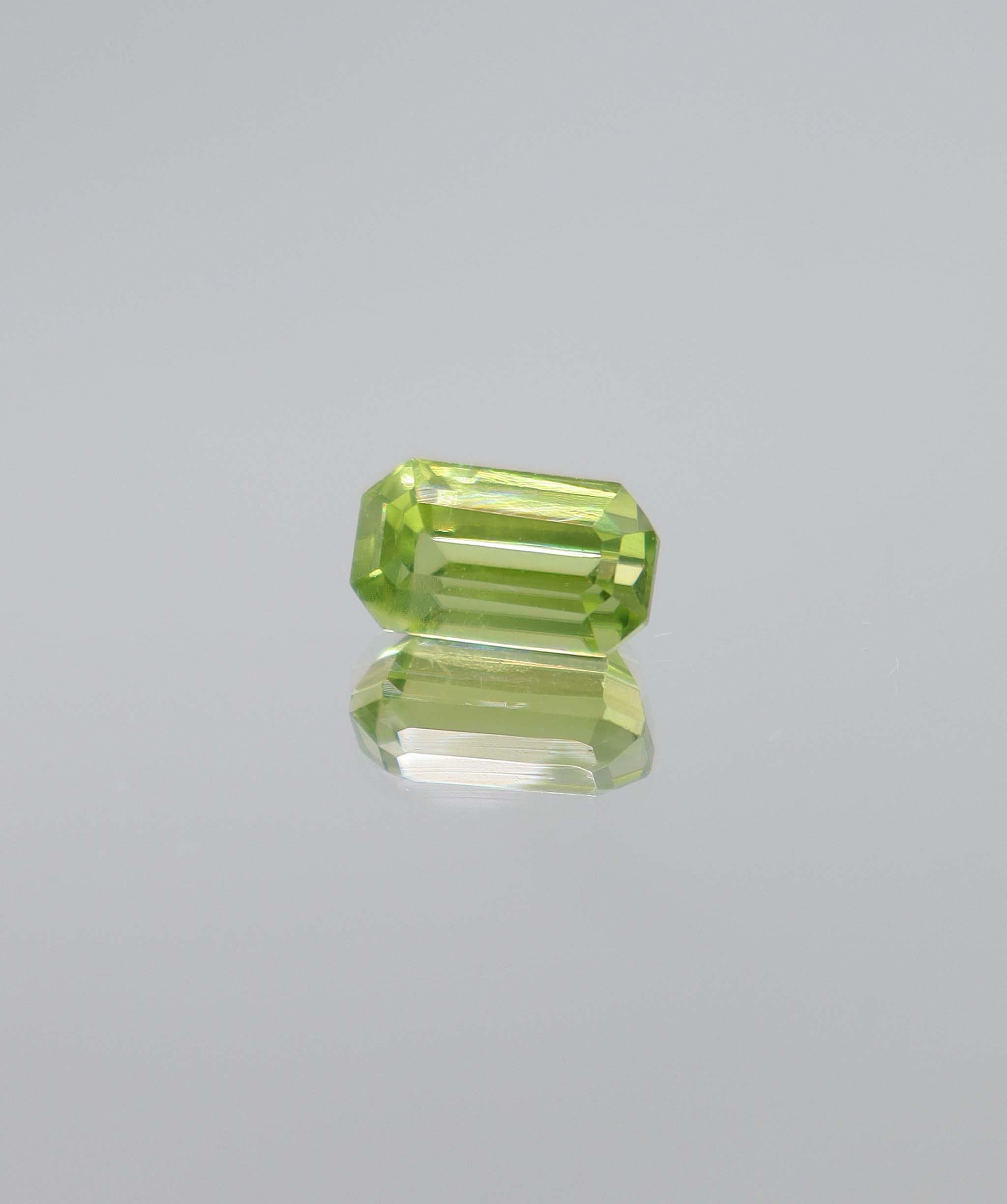 Luxury Promise 3.03ct Peridot Emerald DXBCS5813