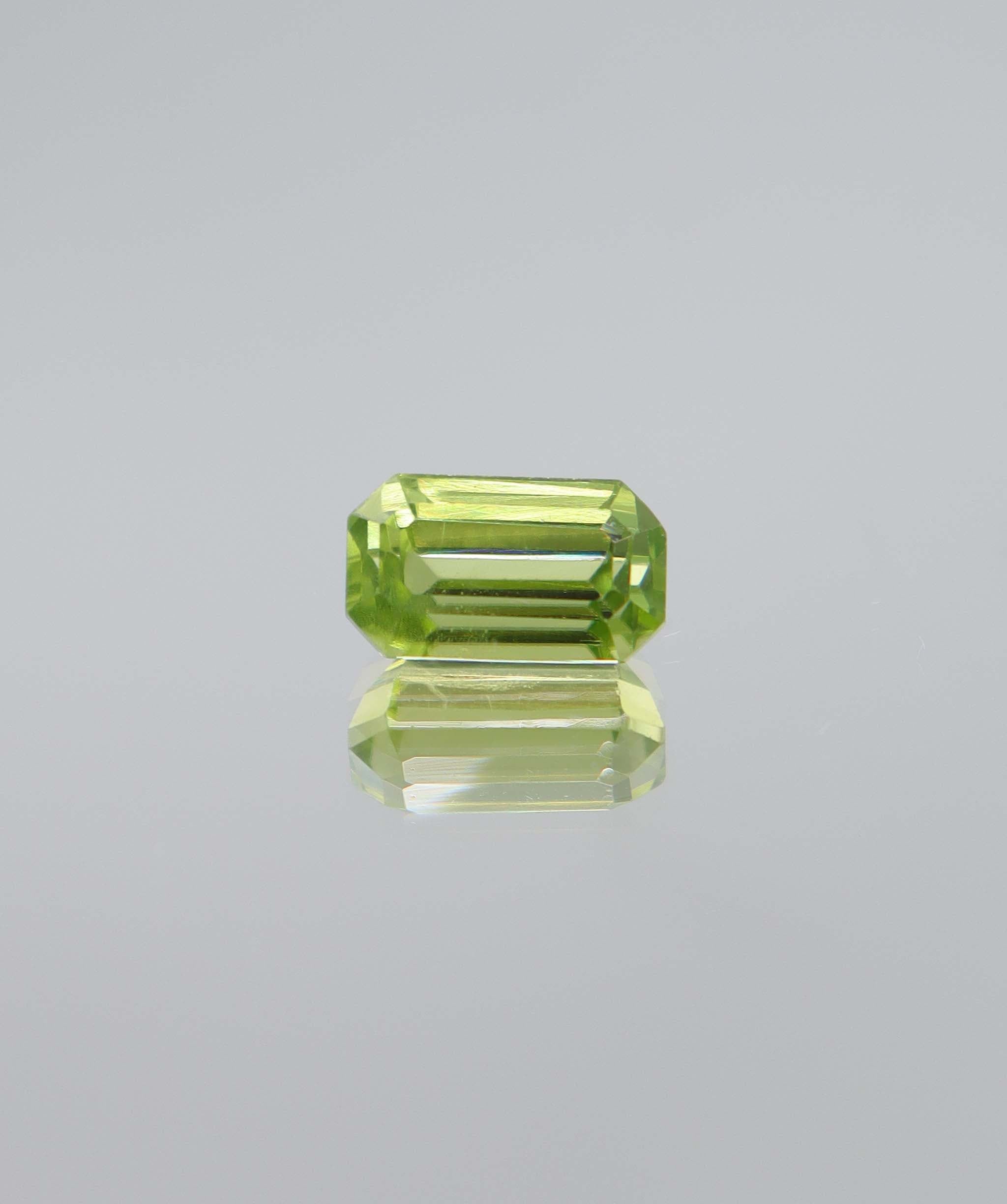 Luxury Promise 3.03ct Peridot Emerald DXBCS5813