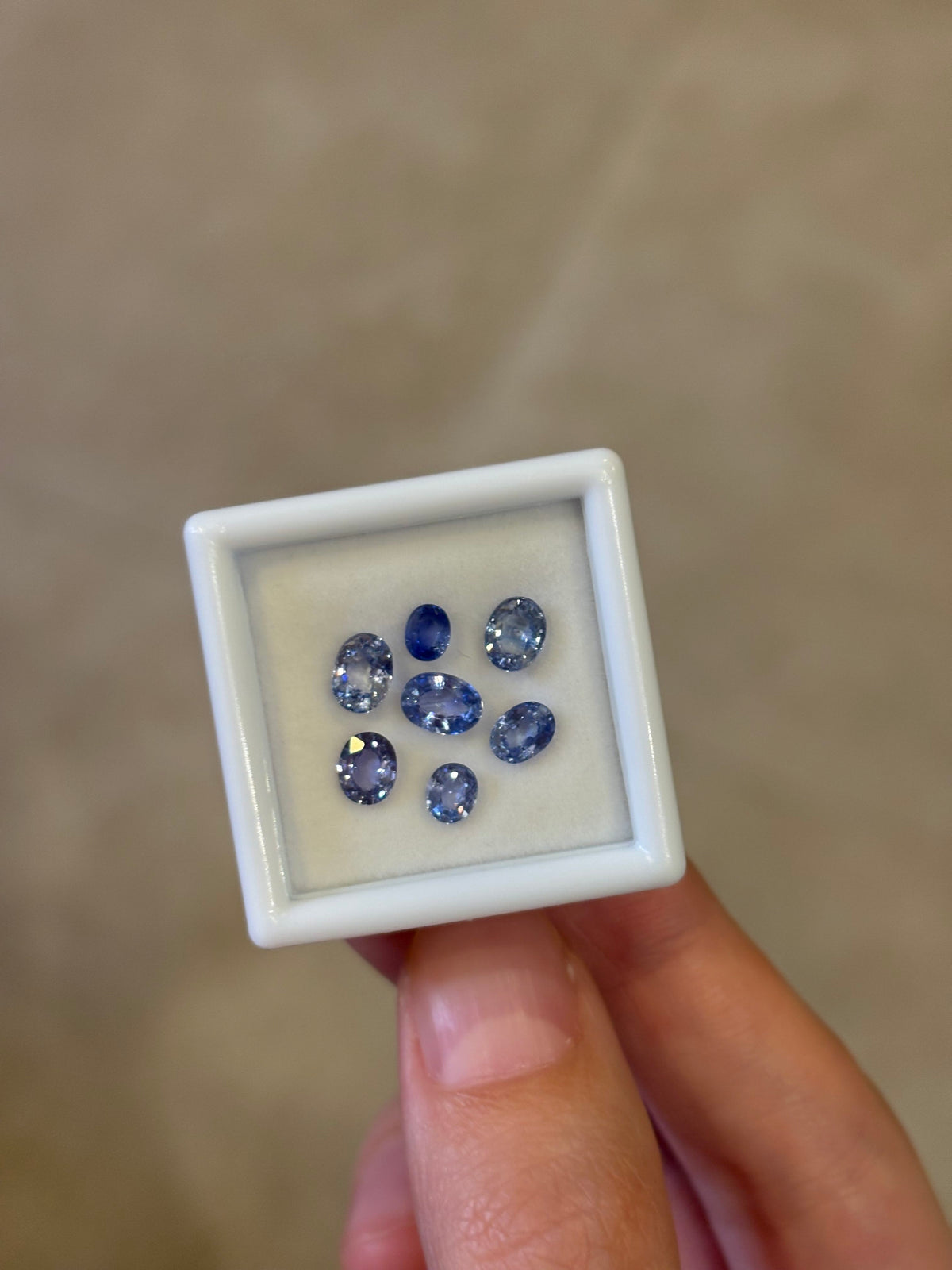 Luxury Promise 3.15ct Blue Sapphire Box THAIC0982
