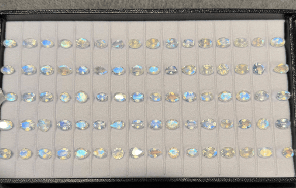 Luxury Promise Natural Blue moonstone (from srilanka)(price per 1 stone) THAI0109-1S