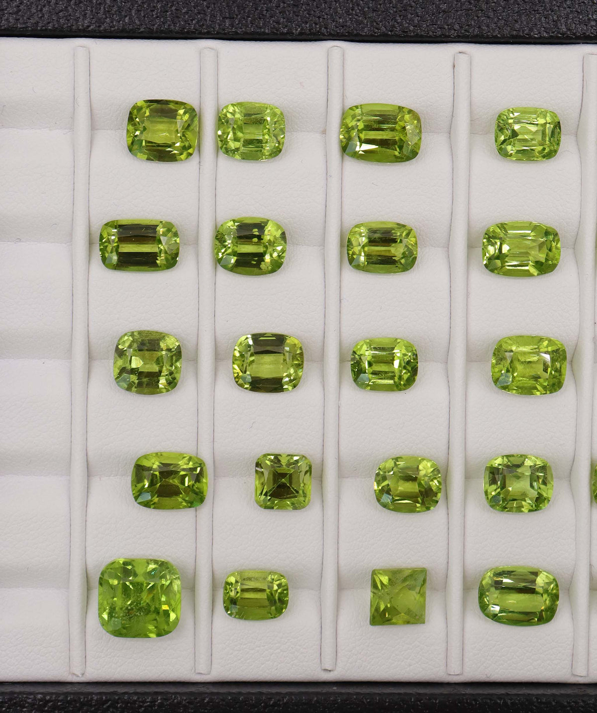 Luxury Promise Peridot Cushion/Ascher DXBCD2132