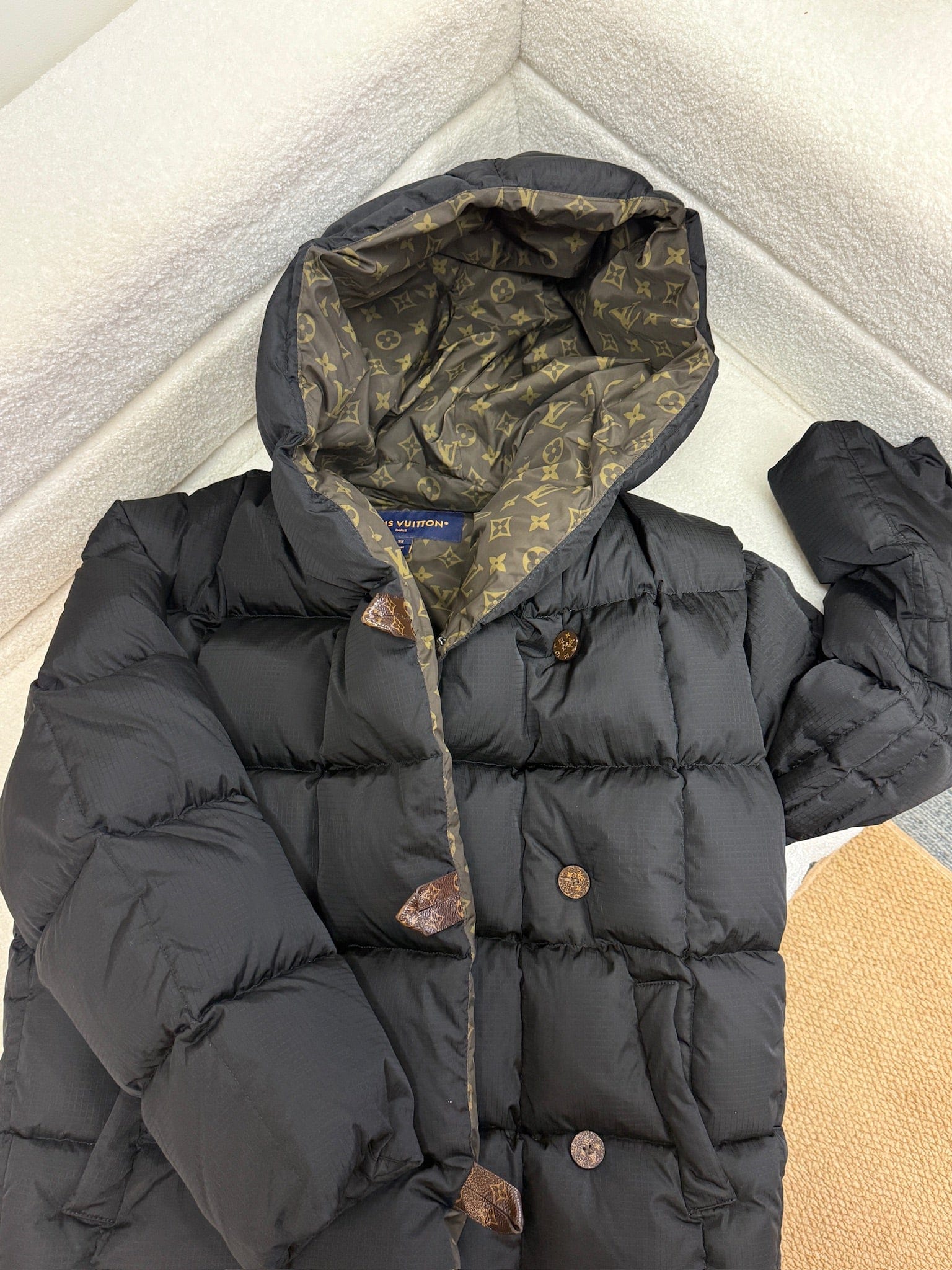 LUXURY PROMISE Louis Vuitton 2021 SS Quilted Down Jacket | Monogram Lining & Canvas Buttons | Regular Fit