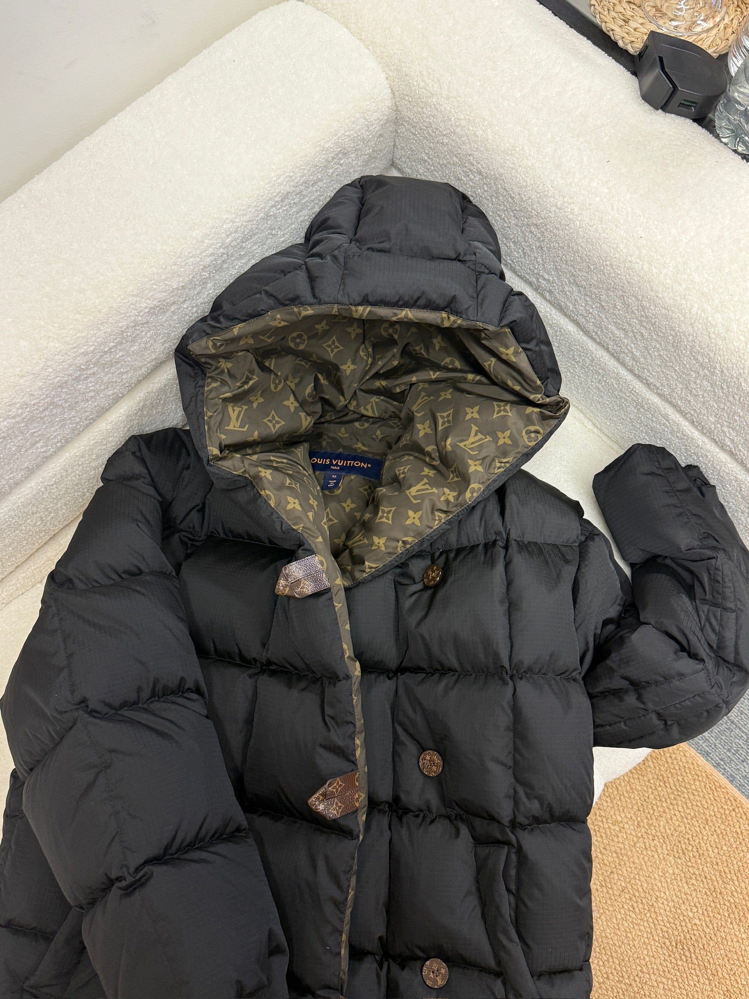 LUXURY PROMISE Louis Vuitton 2021 SS Quilted Down Jacket | Monogram Lining & Canvas Buttons | Regular Fit