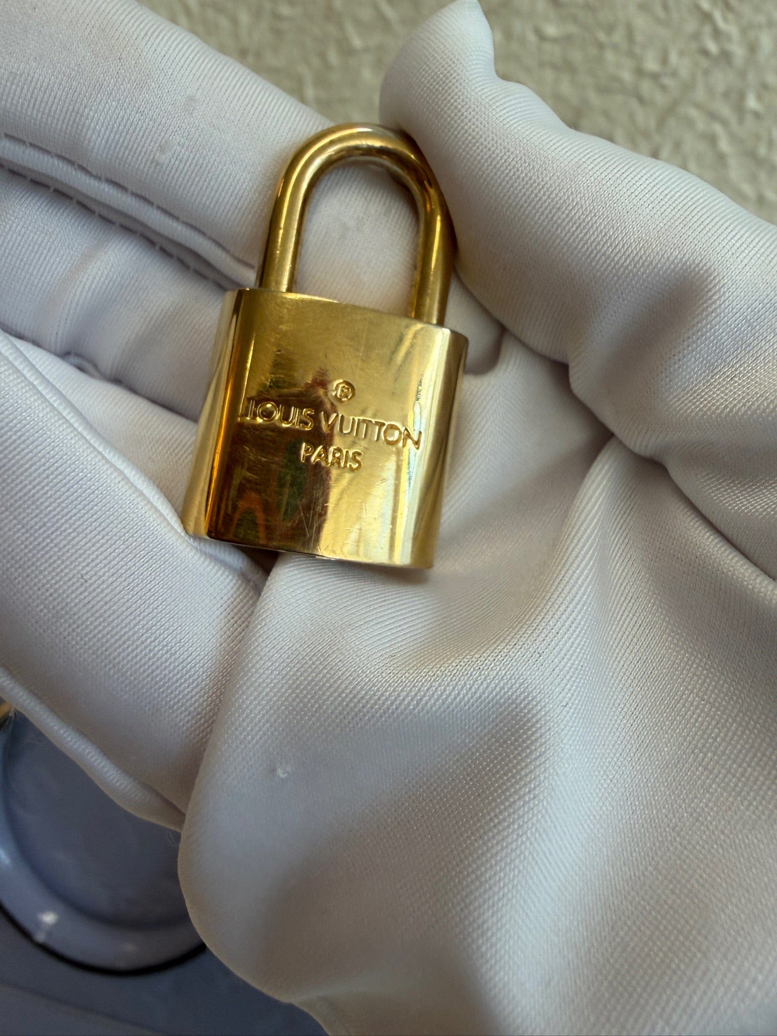 Luxury Promise Louis Vuitton Alma BB Vernis Patent Leather Light Lavender