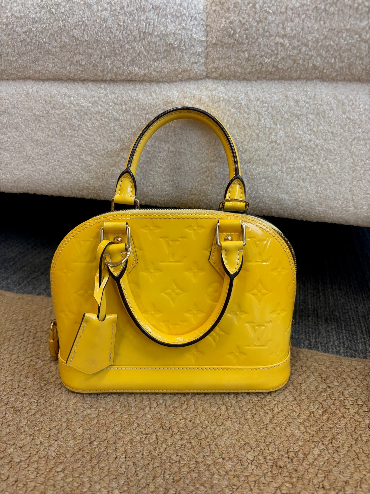 Luxury Promise Louis Vuitton Alma BB Yellow Patent Leather
