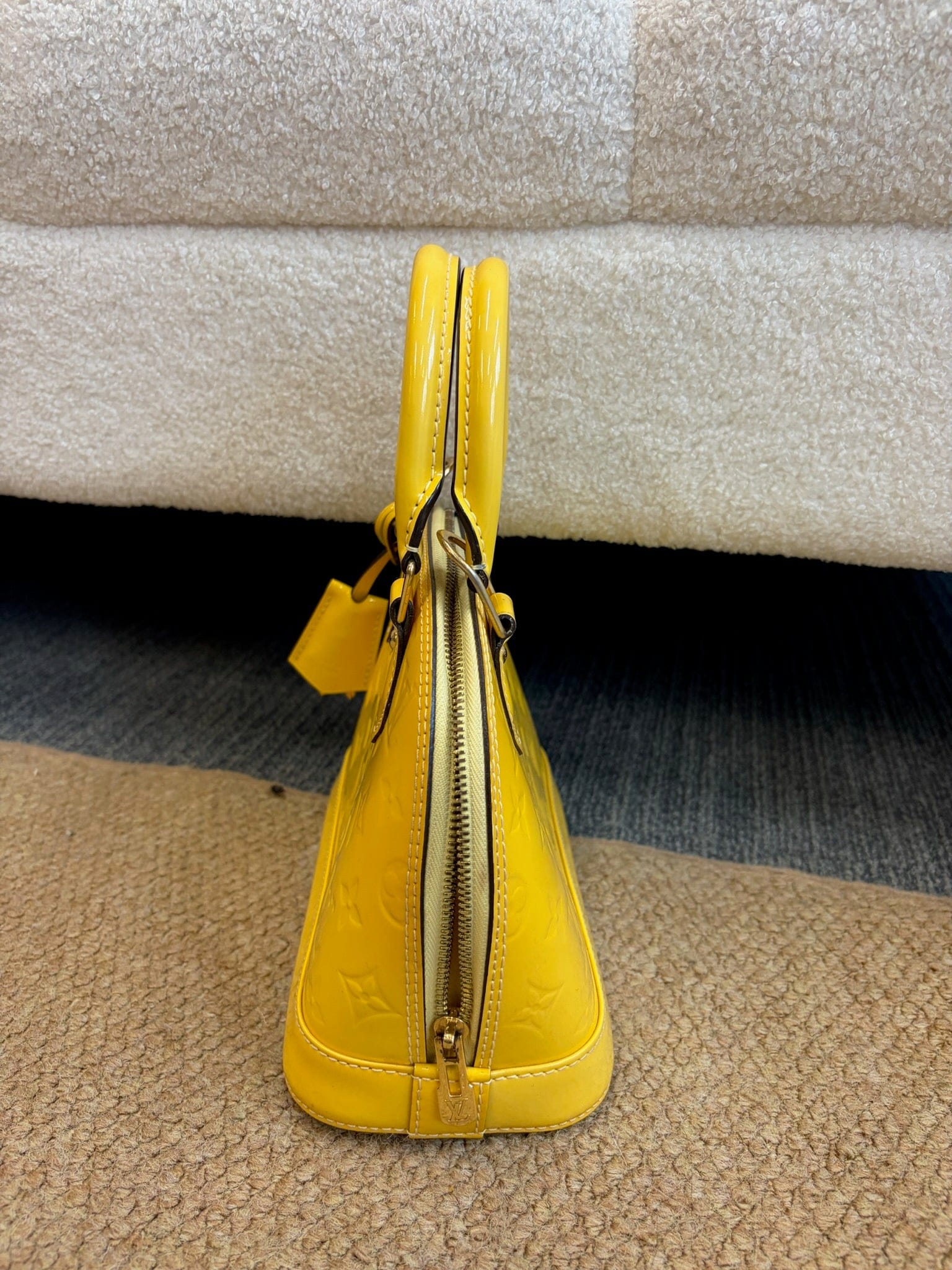 Luxury Promise Louis Vuitton Alma BB Yellow Patent Leather