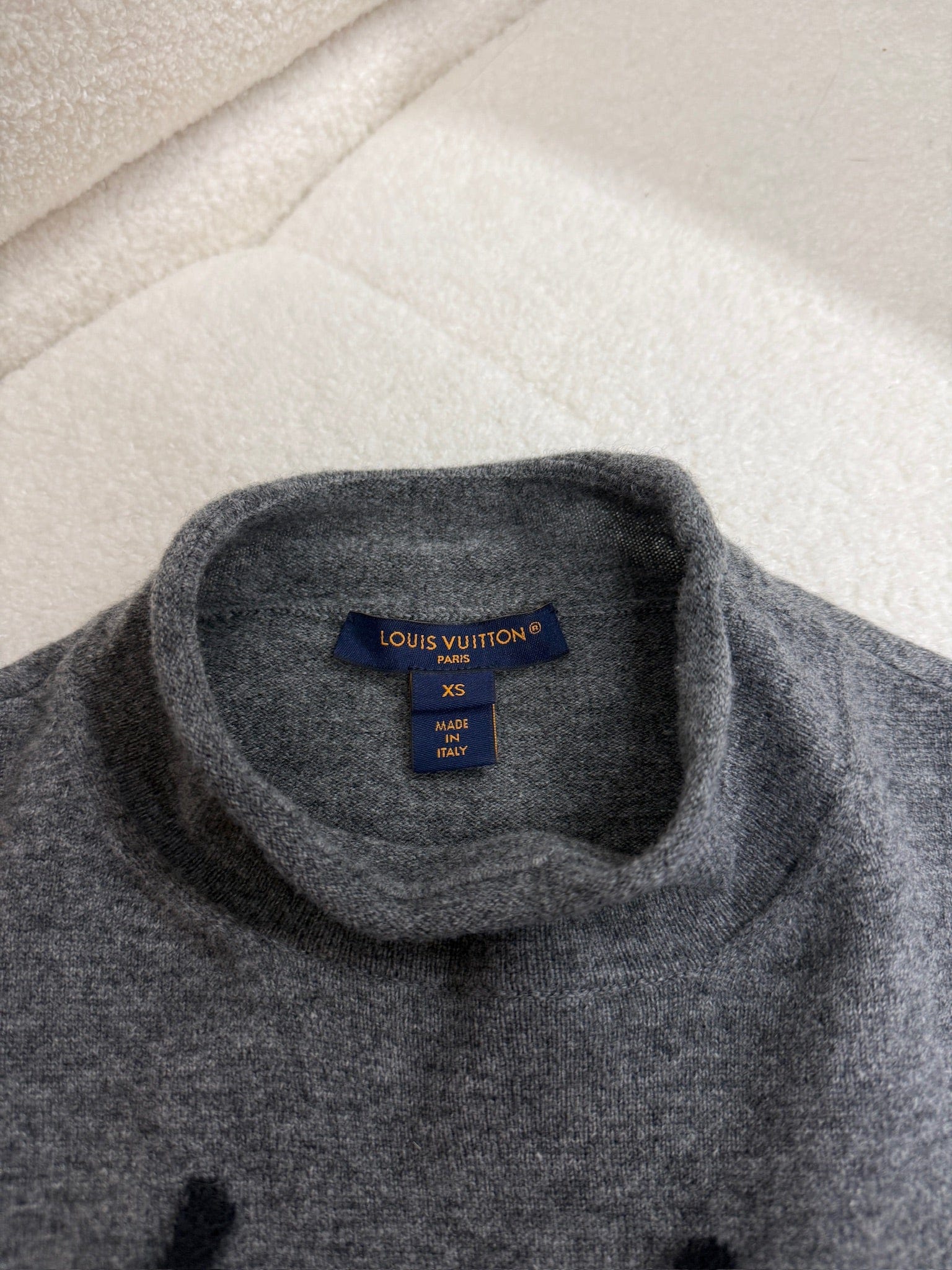 LUXURY PROMISE Louis Vuitton Brushed Signature Pullover | Dark Grey