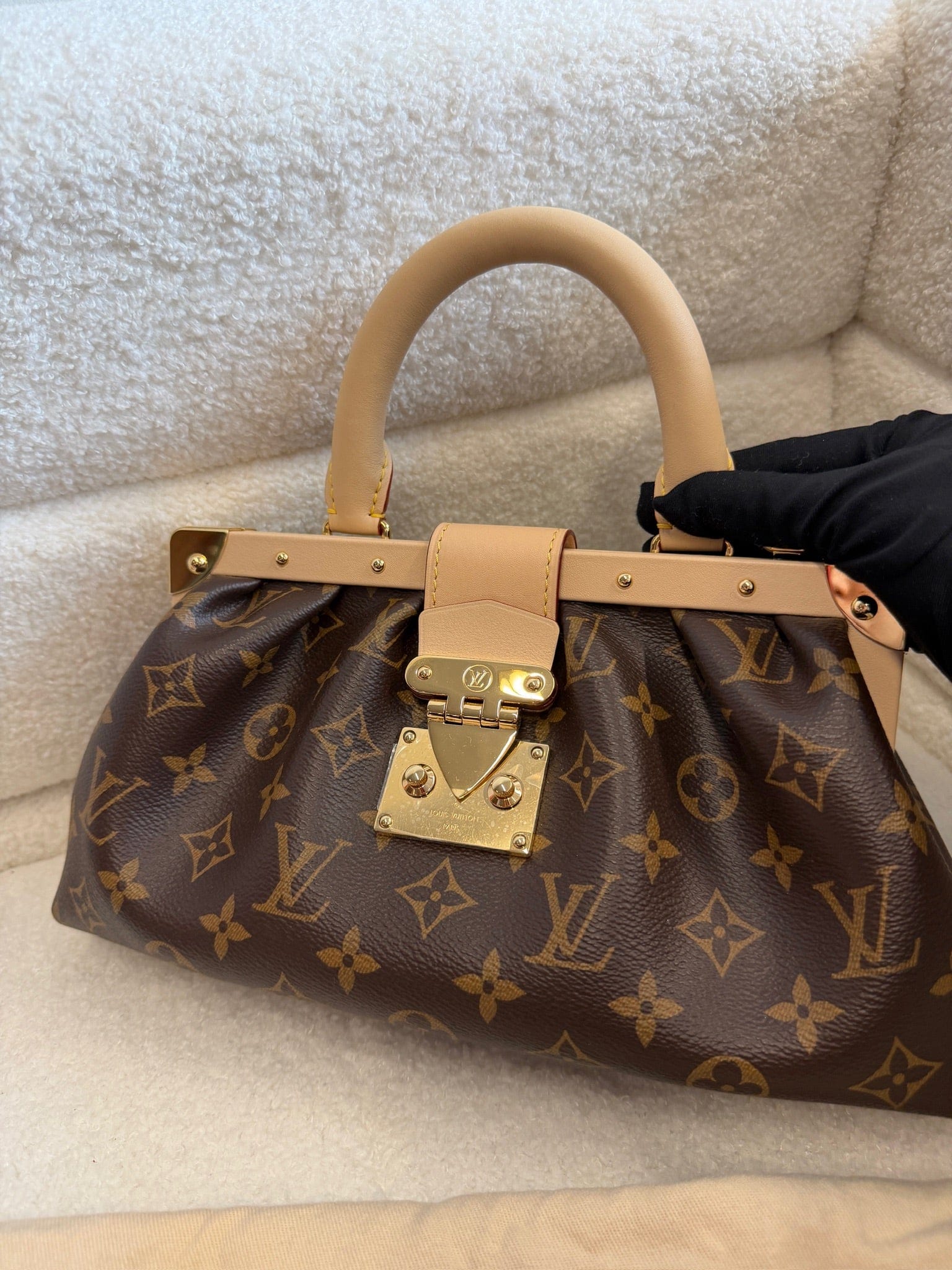 Luxury Promise Louis Vuitton Clutch Monogram in Coated Canvas with Gold-tone