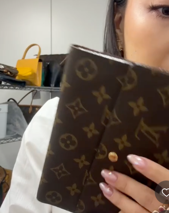 Luxury Promise LOUIS VUITTON PASSPORT COVER WALLET B1022HKDSQ