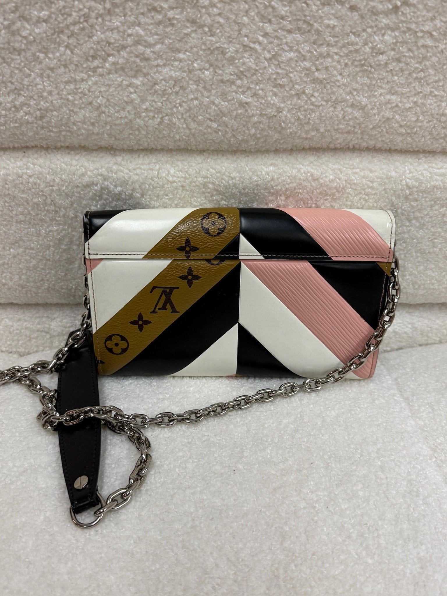 LUXURY PROMISE Louis Vuitton Twist PM Shoulder Bag