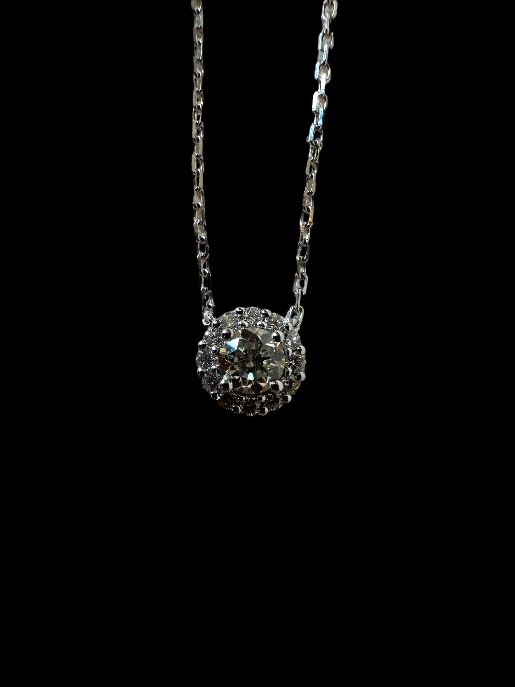 Luxury Promise Centre Diamond with Surrounding Diamond Pendant Necklace set in 18K White Gold