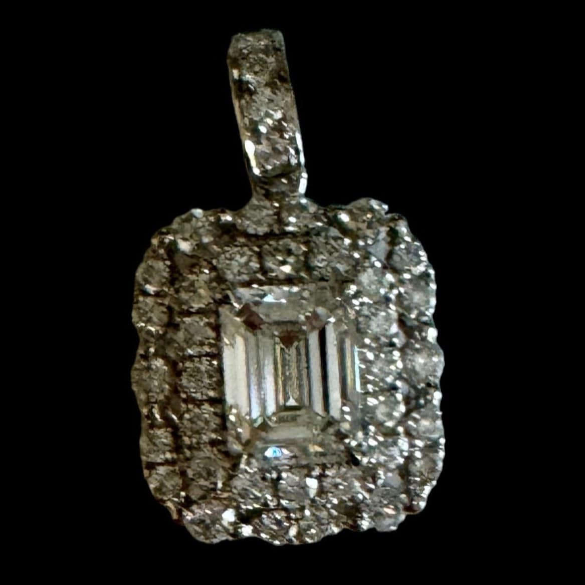 Luxury Promise GIA Certified Emerald Centre Diamond with Surrounding Round Square Diamond Pendant Necklace