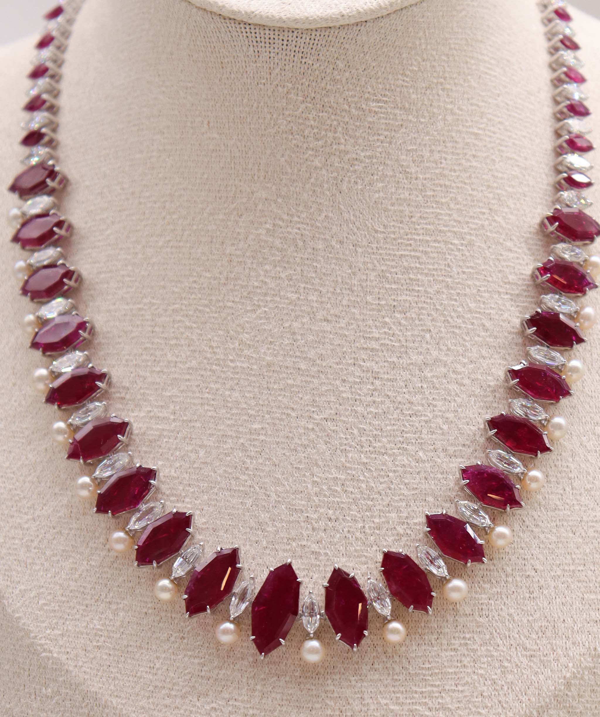 Luxury Promise NECKLACE GOLD WT 33.37 DIA WT 9.62 GEM WT 57.08