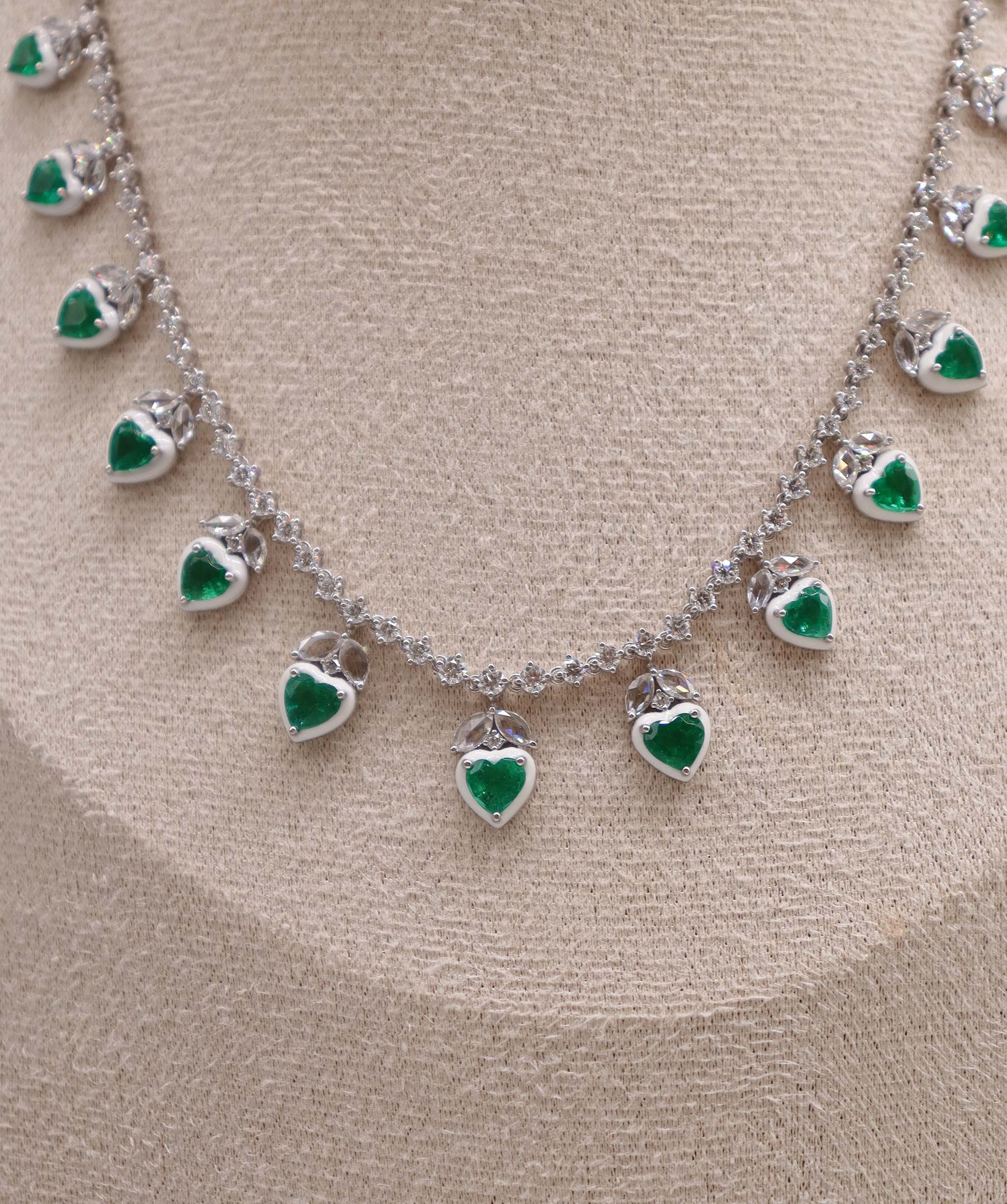 Luxury Promise PENDENT GOLD WT 16.97 DIA WT 4.23 GEM WT 5.14