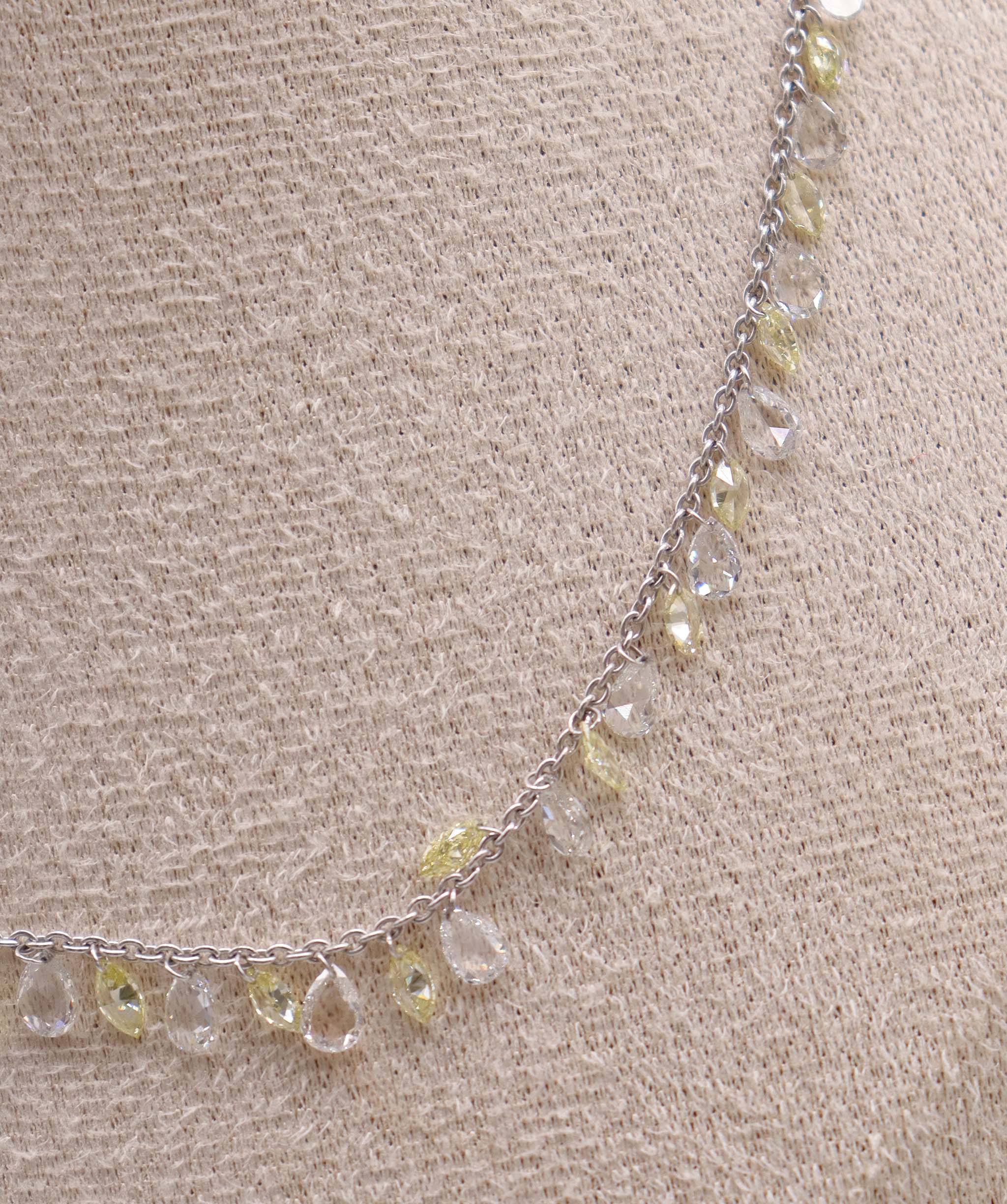 Luxury Promise PENDENT GOLD WT 5.2 DIA WT 6.89