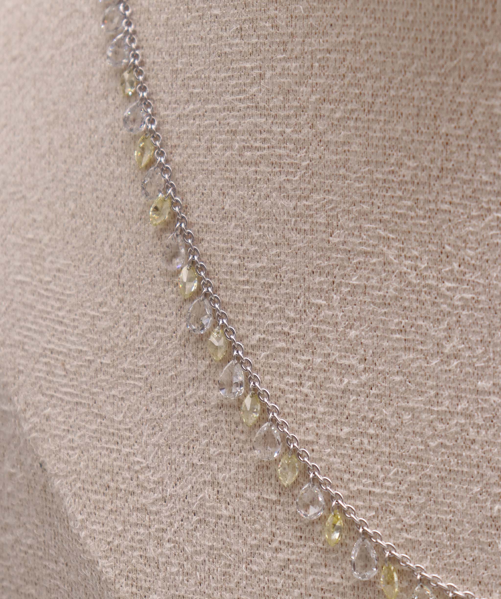 Luxury Promise PENDENT GOLD WT 5.2 DIA WT 6.89