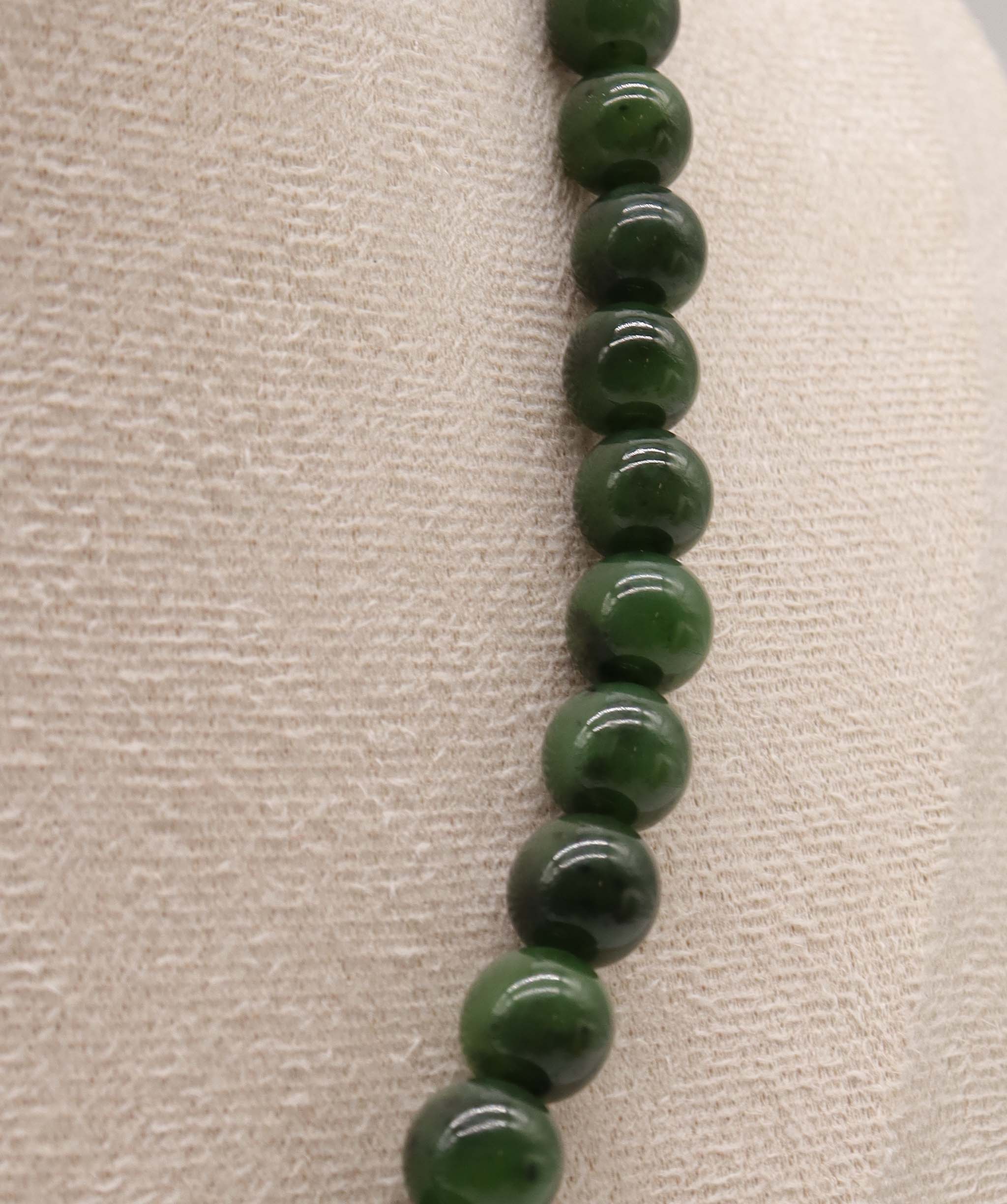 Luxury Promise 240ct Natural Siberian Green Jade Necklace D8mm-9.4mm DXBCS2225