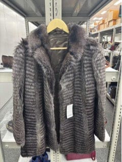 Luxury Promise Black Mink Poncho 9926B100021