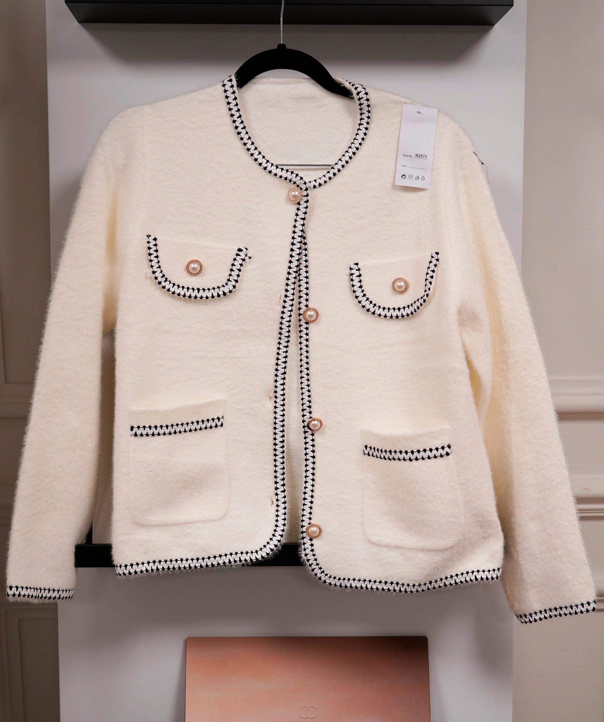 Luxury Promise Cream Patched Elegant Coating one size  AKC0056