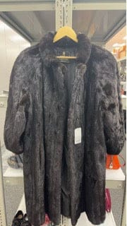 Luxury Promise Long mink coat in black 9926B100015