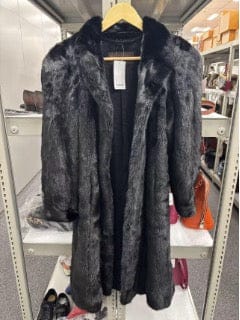 Luxury Promise Long mink coat in black 9926B100037