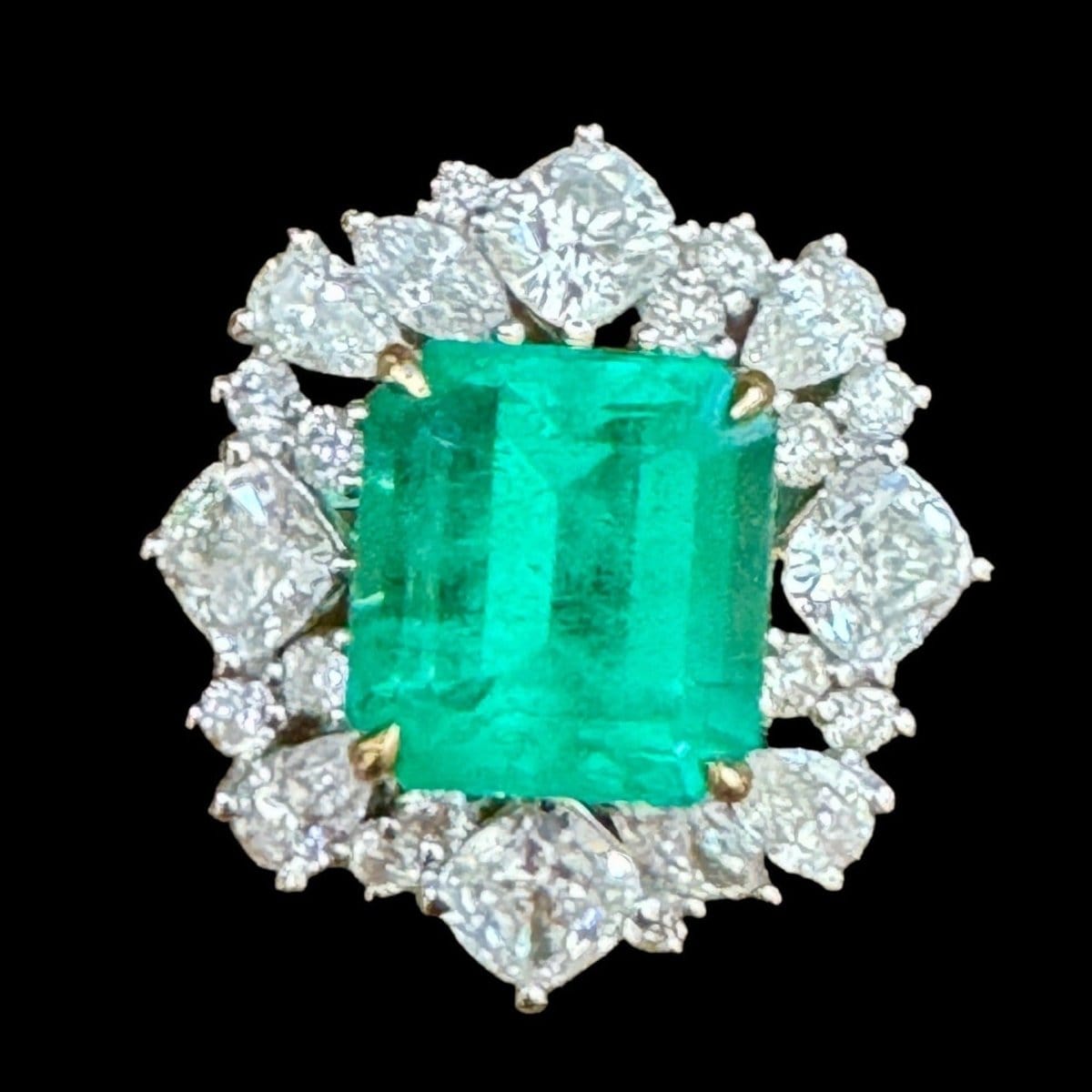 2.76ct Emerald & Diamond Ring set in 18K White Gold