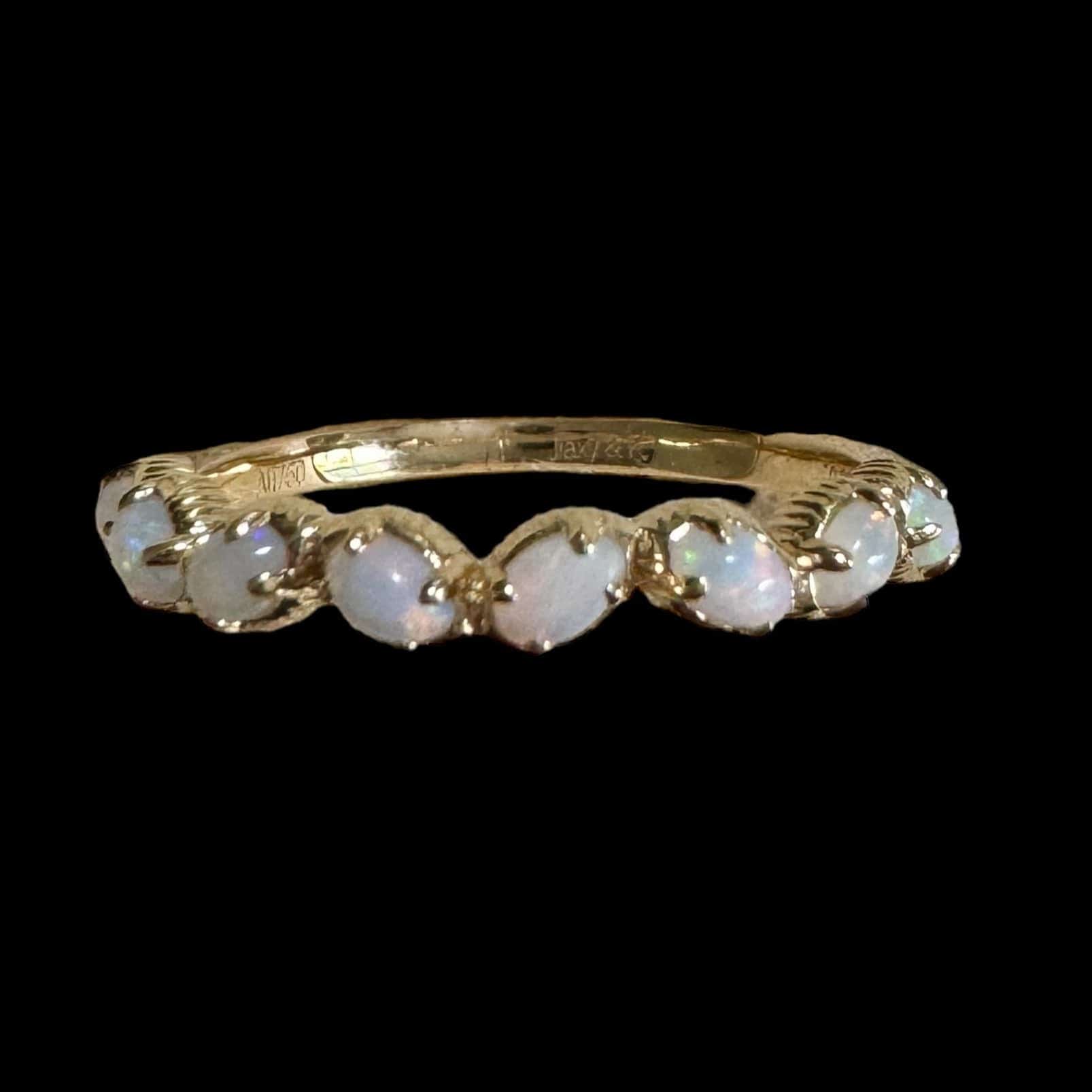 Luxury Promise Opal  Ring in 18K Gold